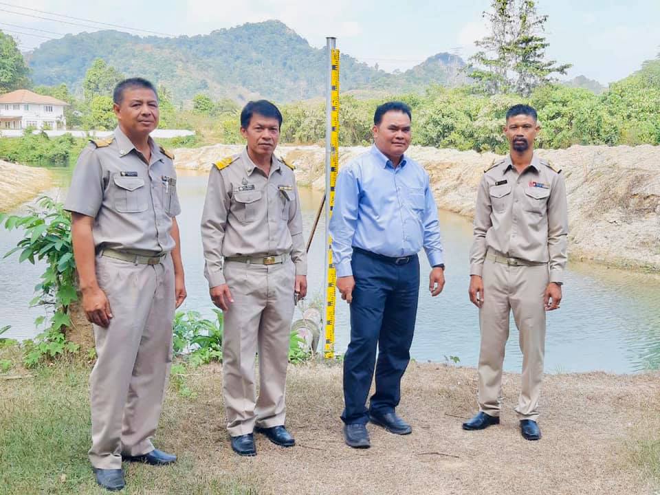 นายเสริม  หึกขุนทด ผู้อำนวยการการประปาส่วนภูมิภาคเขต 4 ลงพื้นที่การประปาส่วนภูมิภาคสาขากระบี่เพื่อ ติดตามและประเมินสถานการณ์ภัยแล้ง เตรียมความพร้อมเพื่อป้องกันผลกระทบจากภัยแล้งและการขาดแคลนน้ำดิบในช่วงฤดูแล้งหรือสภาวะฝนทิ้งช่วง