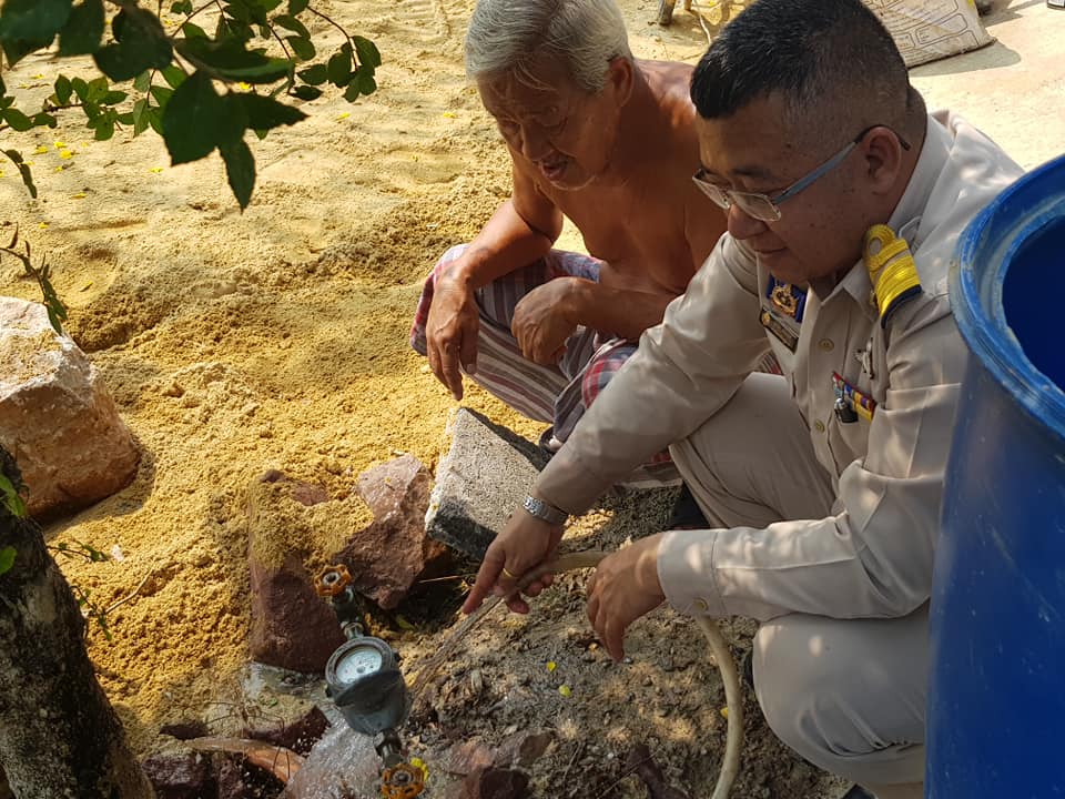 กปภ.สาขาสมุทรสงคราม ลงพื้นที่แก้ปัญหาน้ำประปาไหลอ่อน-ไม่ไหลในพื้นที่ ต.แพรกหนามแดง ต.คลองโคน และ ต.ยี่สาร