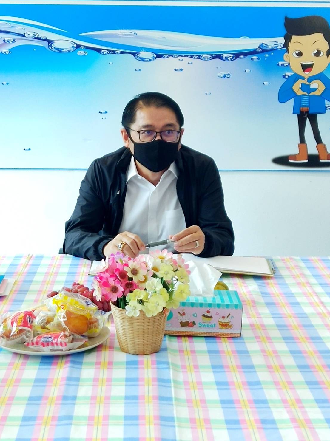 การประปาส่วนภูมิภาคสาขาอ่าวลึก ให้การต้อนรับ นายประทีป กุศลวัฒนะ ผู้อำนวยการการประปาส่วนภูมิภาคเขต 4 และ นายสิงหชัย อินทพิชัย ผู้ช่วยผู้อำนวยการการประปาส่วนภูมิภาคเขต 4