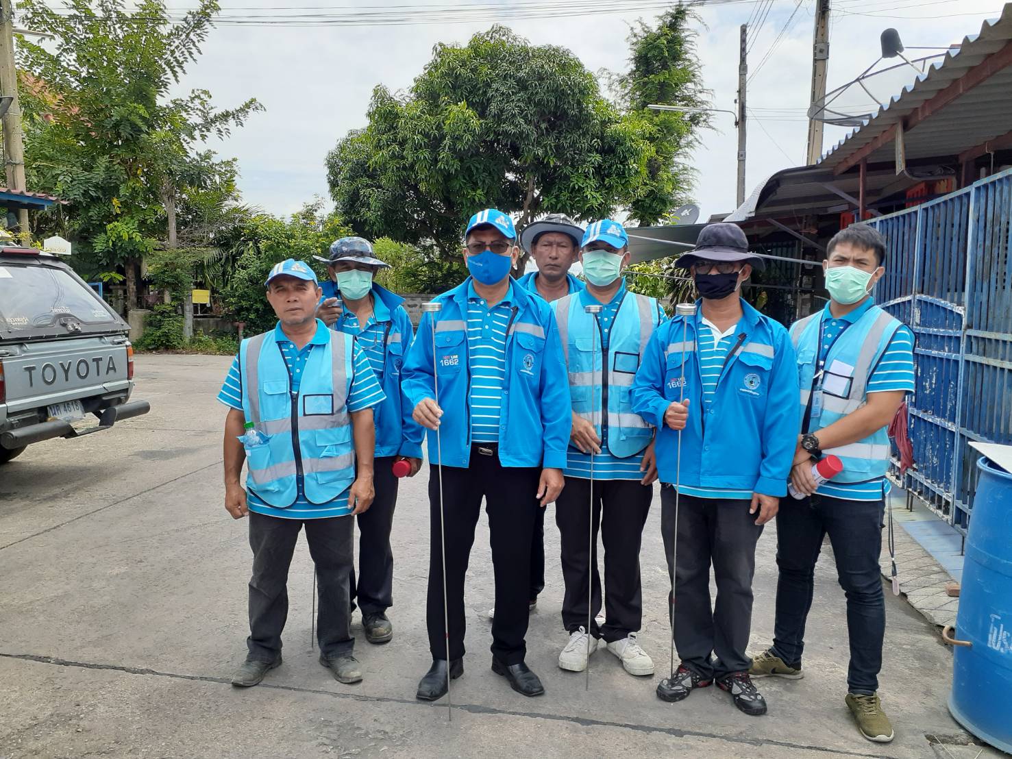 กปภ.สาขาสามพราน ลงพื้นที่สำรวจหาท่อแตก/รั่ว (ช่วงเวลากลางวัน) เพื่อลดน้ำสูญเสียและเพิ่มปริมาณน้ำจำหน่าย