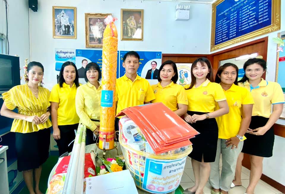 การประปาส่วนภูมิภาคสาขากระบี่ ร่วมส่งเสริมและสืบสานประเพณีวันเข้าพรรษา ประจำปี 2563 ถวายเทียนพรรษา หลอดไฟ ผ้าอาบน้ำฝนและปัจจัยต่างๆที่จำเป็นแก่พระสงฆ์
