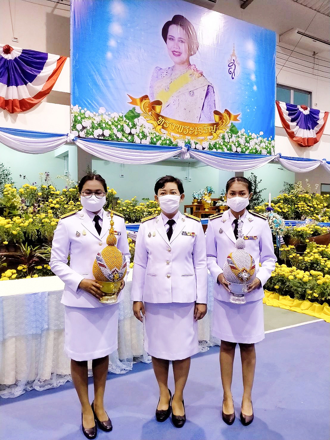 การประปาส่วนภูมิภาคสาขาทุ่งสง ร่วมถวายเครื่องราชสักการะ วางพานพุ่ม และจุดเทียนถวายพระพรชัยมงคล เนื่องในวโรกาสวันเฉลิมพระชนมพรรษา สมเด็จพระนางเจ้าสิริกิติ์ พระบรมราชินีนาถ พระบรมราชชนนีพันปีหลวง