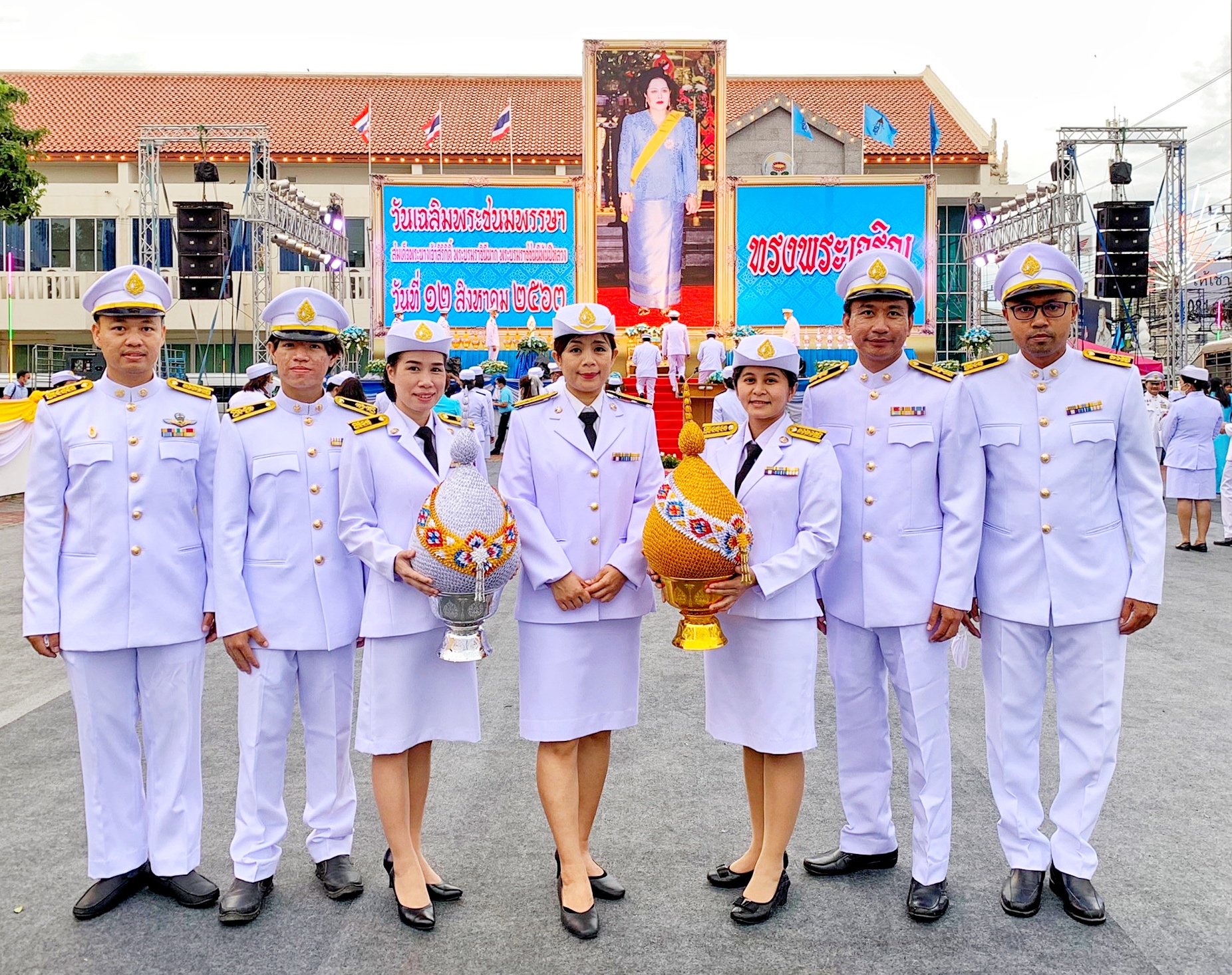 กปภ.สาขาปทุมธานี ร่วมพิธีถวายเครื่องราชสักการะและวางพานพุ่ม และร่วมพิธีจุดเทียนชัยถวายพระพร เนื่องในโอกาสวันเฉลิมพระชนมพรรษาสมเด็จพระนางเจ้าสิริกิติ์ พระบรมราชินีนาถ พระบรมราชชนนีพันปีหลวง 12 สิงหาคม 2563