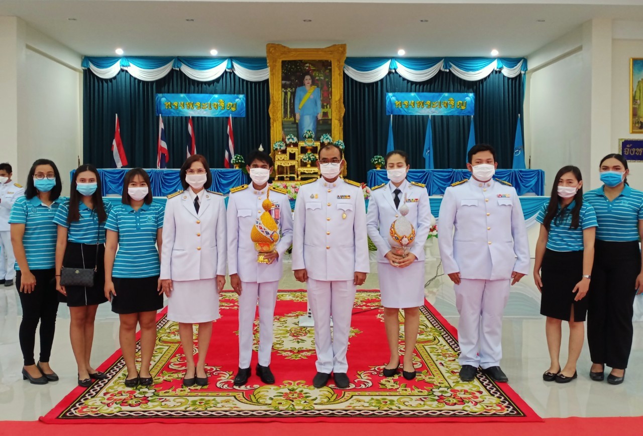 กปภ.สาขาบ้านฉาง ร่วมพิธีลงนามถวายพระพร ถวายเครื่องราชสักการะและวางพานพุ่ม ถวายพระพรชัยมงคล เนื่องในโอกาสวันเฉลิมพระชนมพรรษา สมเด็จพระนางเจ้าสิริกิติ์ พระบรมราชินีนาถ พระบรมราชชนนีพันปีหลวง ๑๒ สิงหาคม ๒๕๖๓