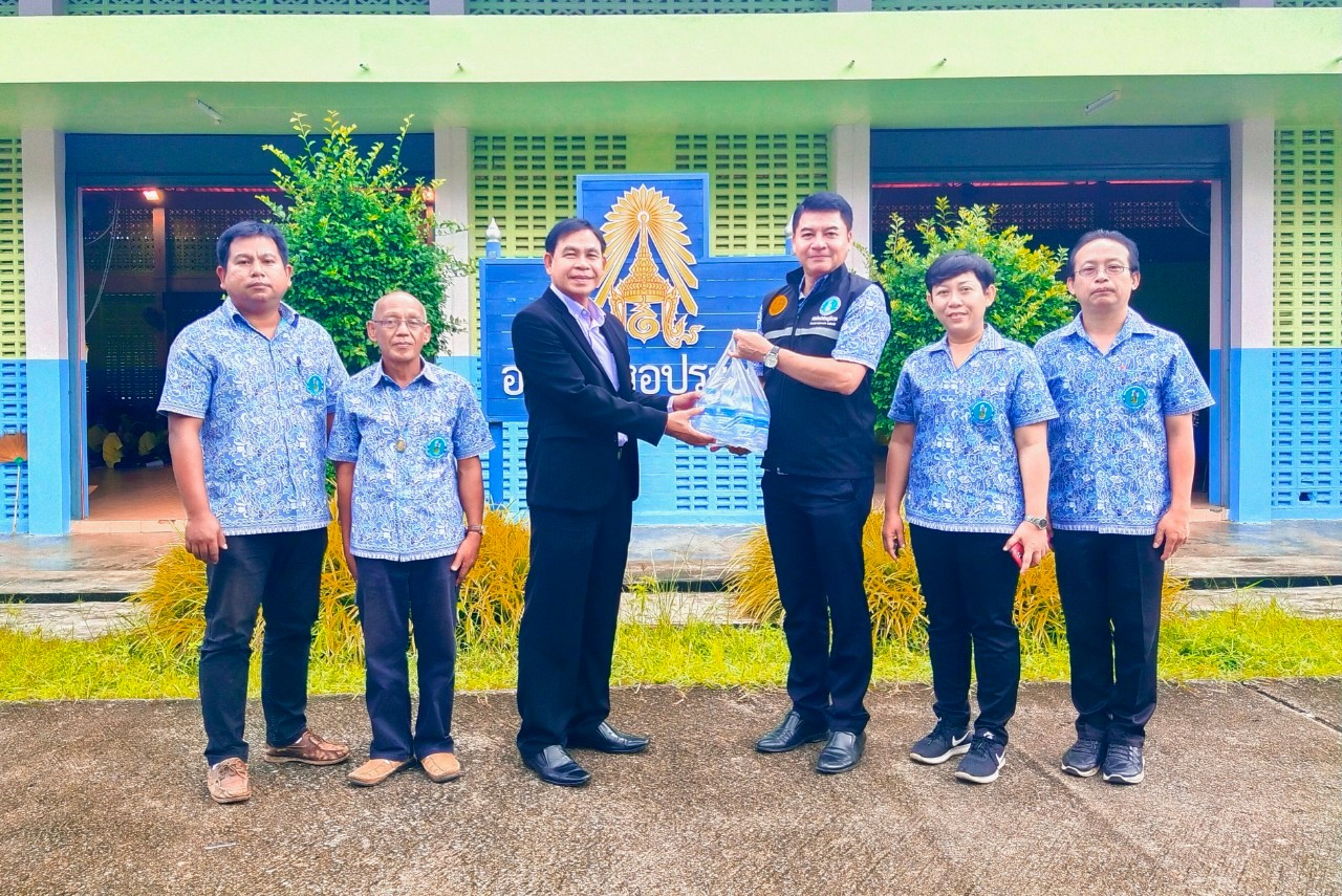 การประปาส่วนภูมิภาคสาขาทุ่งสง สนับสนุนน้ำดื่มบรรจุขวดตราสัญลักษณ์ กปภ.