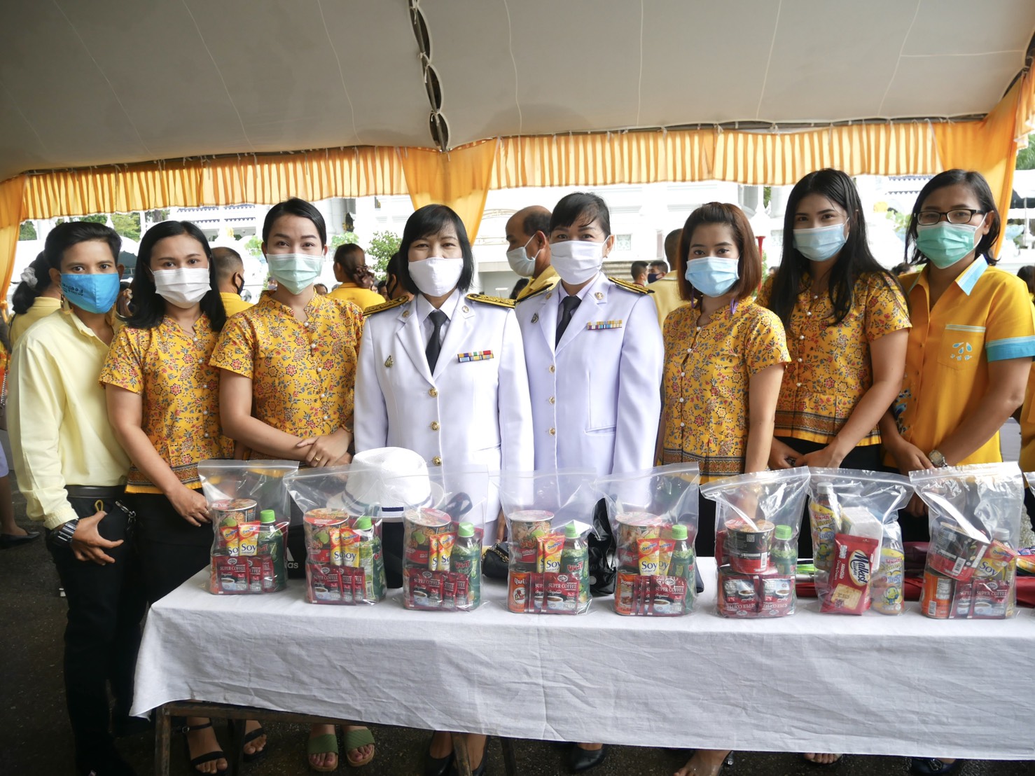 การประปาส่วนภูมิภาคสาขากระบี่ ร่วมพิธีทำบุญตักบาตรและถวายพวงมาลา น้อมรำลึกในพระมหากรุณาธิคุณพระบาทสมเด็จพระบรมชนกาธิเบศร มหาภูมิพลอดุลยเดชมหาราช บรมนาถบพิตร เนื่องในวันคล้ายวันสวรรคต 13 ตุลาคม 2563