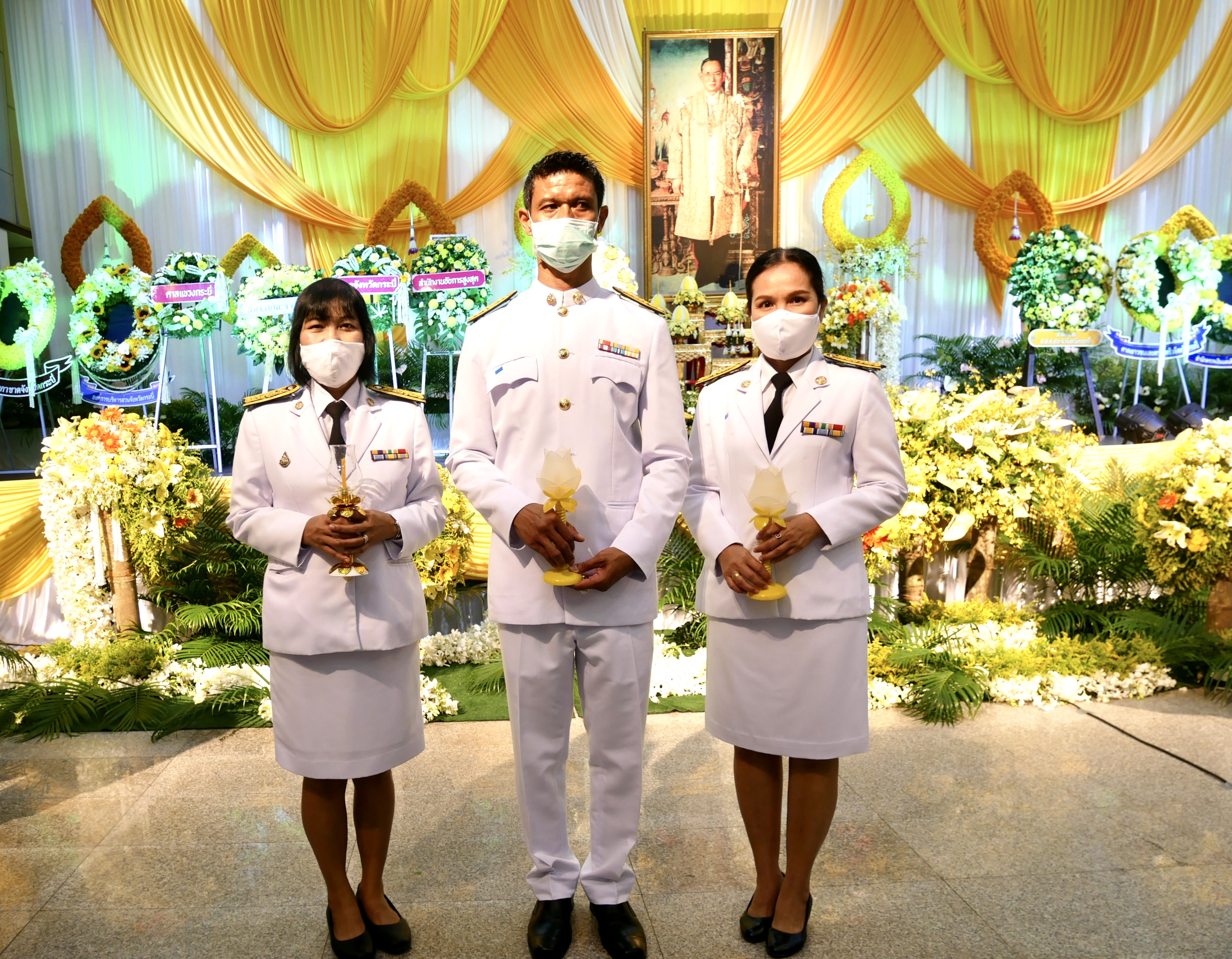 การประปาส่วนภูมิภาคสาขากระบี่ ร่วมพิธีจุดเทียนเพื่อน้อมรำลึกในพระมหากรุณาธิคุณพระบาทสมเด็จ พระบรมชนกาธิเบศร มหาภูมิพลอดุลยเดชมหาราช บรมนาถบพิตร