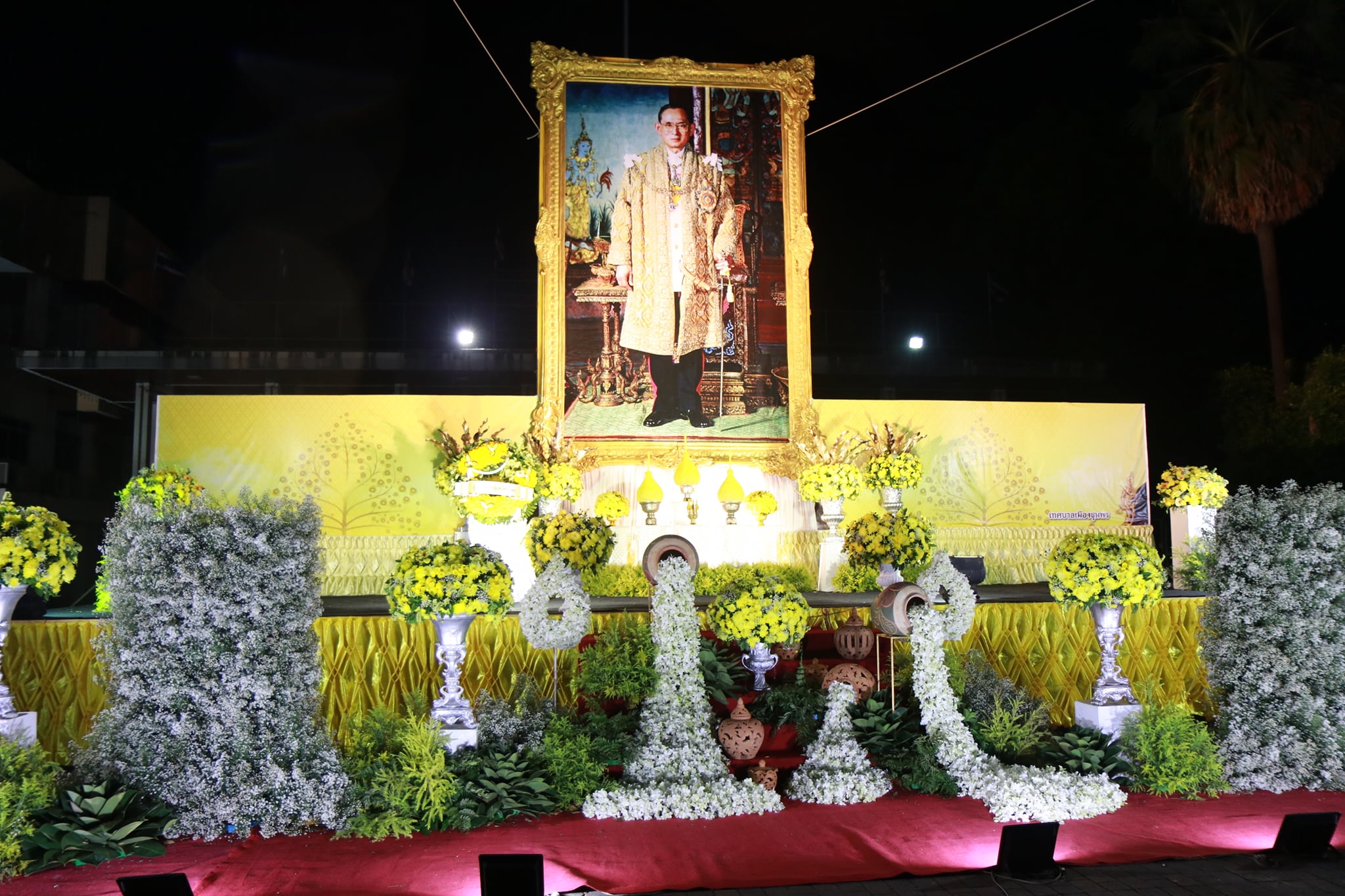 การประปาส่วนภูมิภาคสาขาชุมพร ร่วมกิจกรรมจุดเทียนน้อมรำลึกในพระมหากรุณาธิคุณ พระบาทสมเด็จพระบรมชนกาธิเบศร มหาภูมิพลอดุลยเดชมหาราช บรมนาถบพิตร