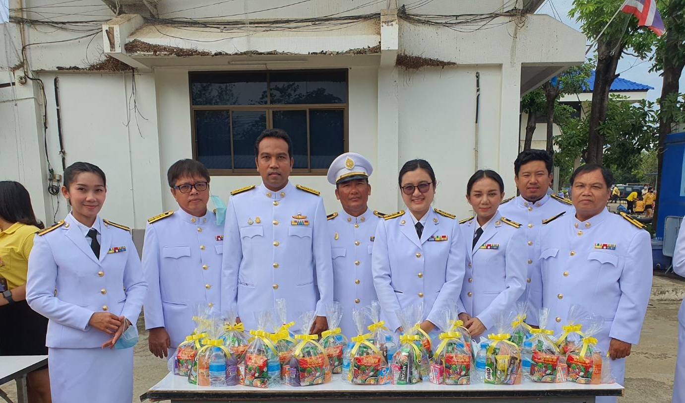 กปภ.สาขาพนมทวน ร่วมทำบุญตักบาตรข้าวสาร อาหารแห้ง พร้อมร่วมพิธีวางพวงมาลา และถวายบังคม เนื่องในโอกาสวันคล้ายวันสวรรคตพระบาทสมเด็จพระบรมชนกาธิเบศร มหาภูมิพลอดุลยเดชมหาราช บรมนาถบพิตร