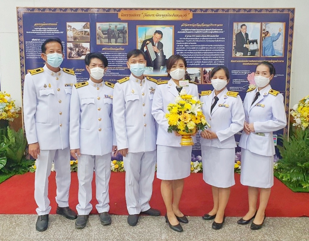 กปภ.สาขาปทุมธานีเข้าร่วมพิธีถวายเครื่องราชสักการะและถวายราชสดุดีเฉลิมพระเกียรติพระบาทสมเด็จพระบรมชนกาธิเบศร มหาภูมิพลอดุลยเดชมหาราช บรมนาถบพิตร เนื่องใน วันพระบิดาแห่งฝนหลวง