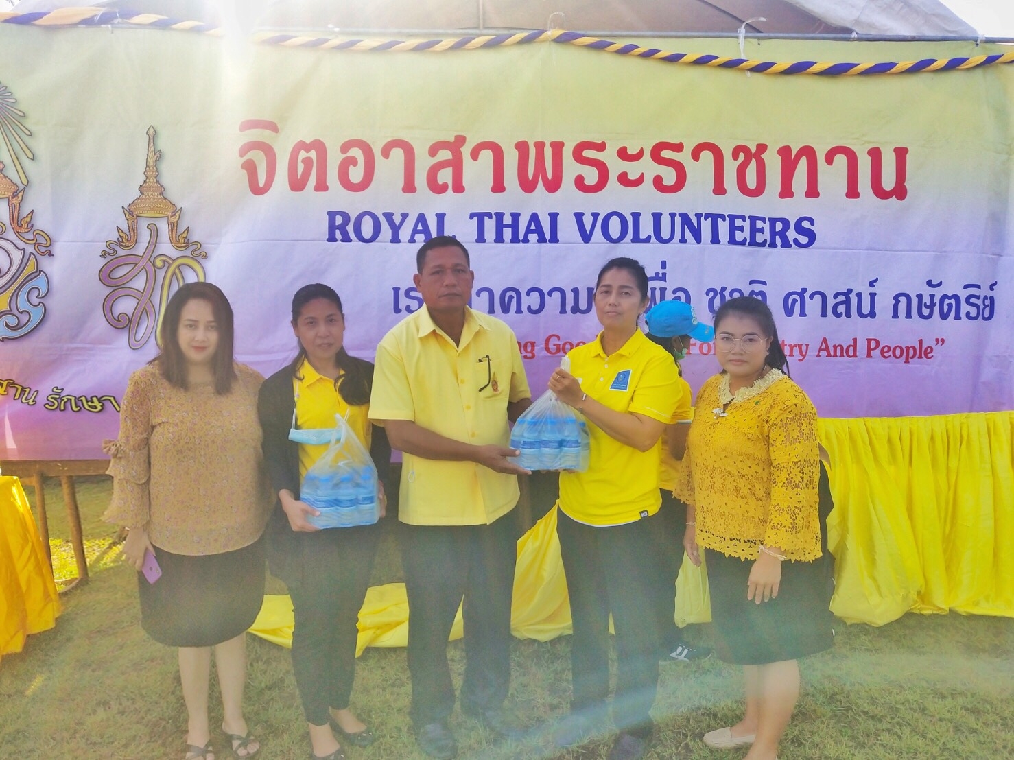 การประปาส่วนภูมิภาคสาขาอ่าวลึก ให้การสนับสนุนน้ำดื่มตราสัญลักษณ์กปภ. เพื่อใช้ในกิจกรรมโครงการอำเภออ่าวลึกเคลื่อนที่ ประจำปีงบประมาณ 2564