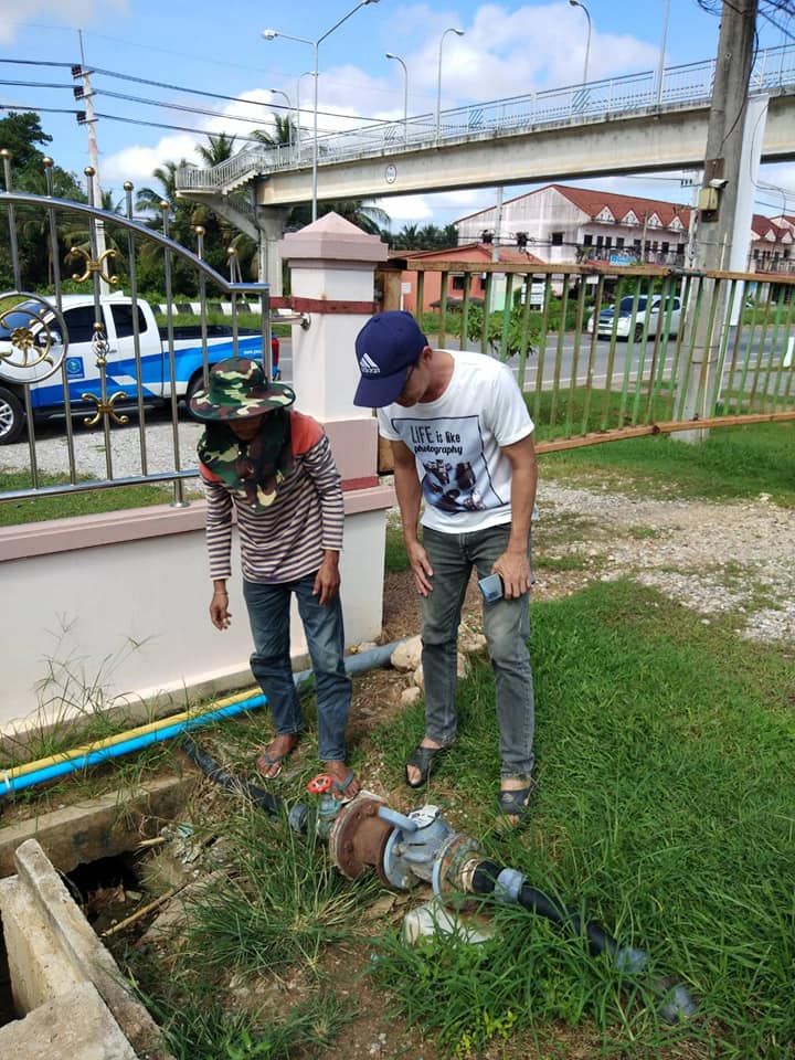 การประปาส่วนภูมิภาคสาขาคลองท่อม ตรวจสอบมาตรวัดน้ำ (มาตรใหญ่) ของกองพันทหารราบที่ ๑ กรมทหารราบที่ ๑๕ ตำบลคลองท่อมใต้ อำเภอคลองท่อม จังหวัดกระบี่ ตามมาตรฐานของกปภ.ซึ่งผลการตรวจสอบอยู่ในเกณฑ์มาตฐานตามที่ กปภ.กำหนด