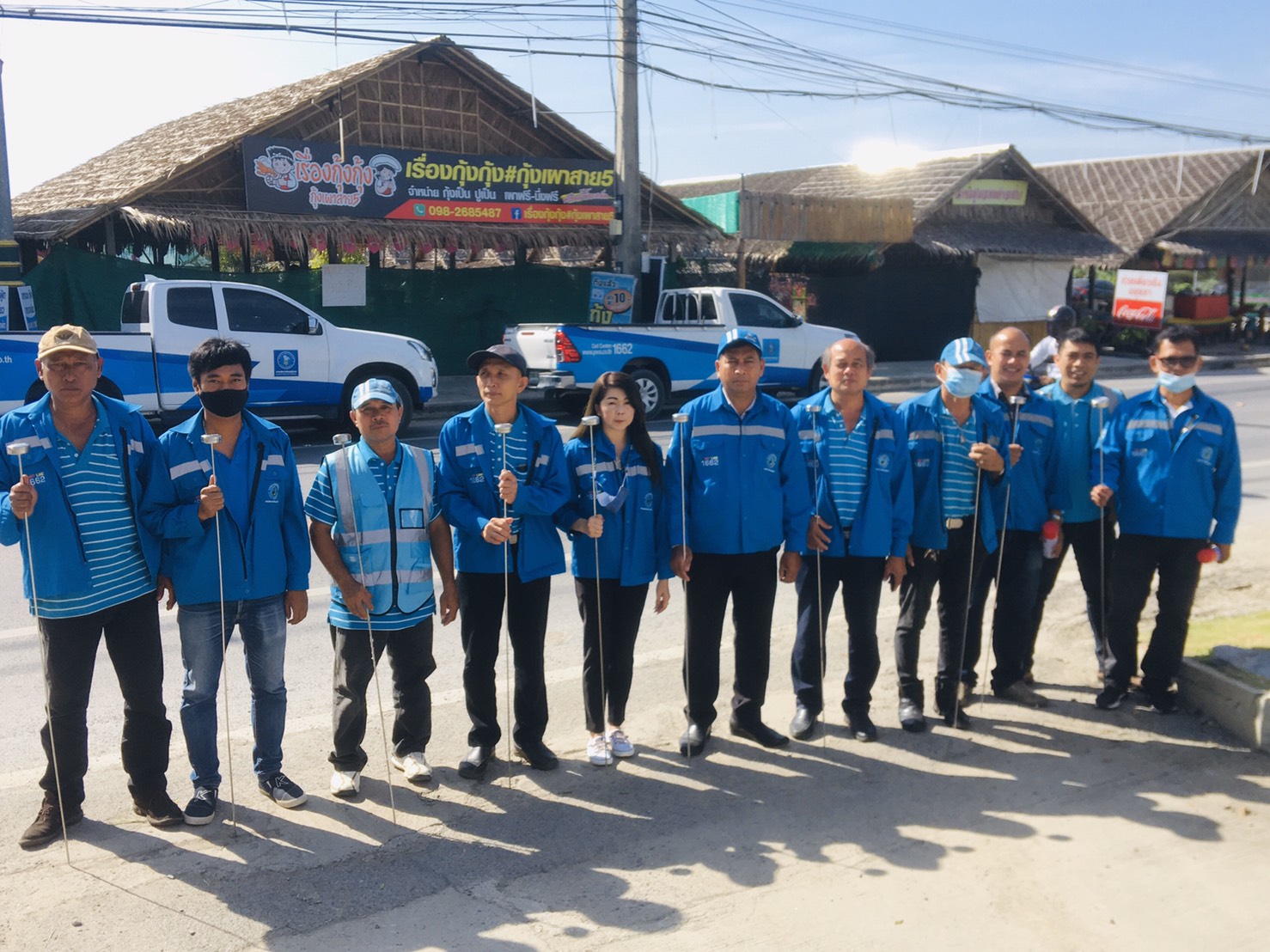 กปภ.สาขาสามพราน ลงพื้นที่สำรวจหาท่อแตก/รั่ว (ช่วงเวลากลางวัน) เพื่อลดน้ำสูญเสียและเพิ่มปริมาณน้ำจำหน่าย