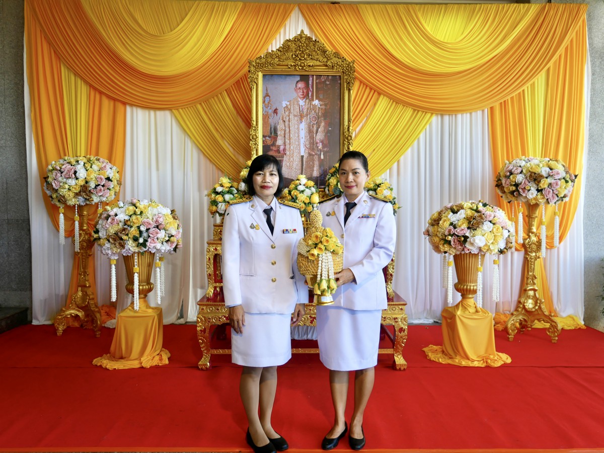 การประปาส่วนภูมิภาคสาขากระบี่ ร่วมพิธีถวายพานพุ่มดอกไม้และถวายบังคม เนื่องในวันคล้ายวันพระบรมราชสมภพของ พระบาทสมเด็จพระบรมชนกาธิเบศร มหาภูมิพลอดุลยเดชมหาราช บรมนาถบพิตร วันชาติ และวันพ่อแห่งชาติ