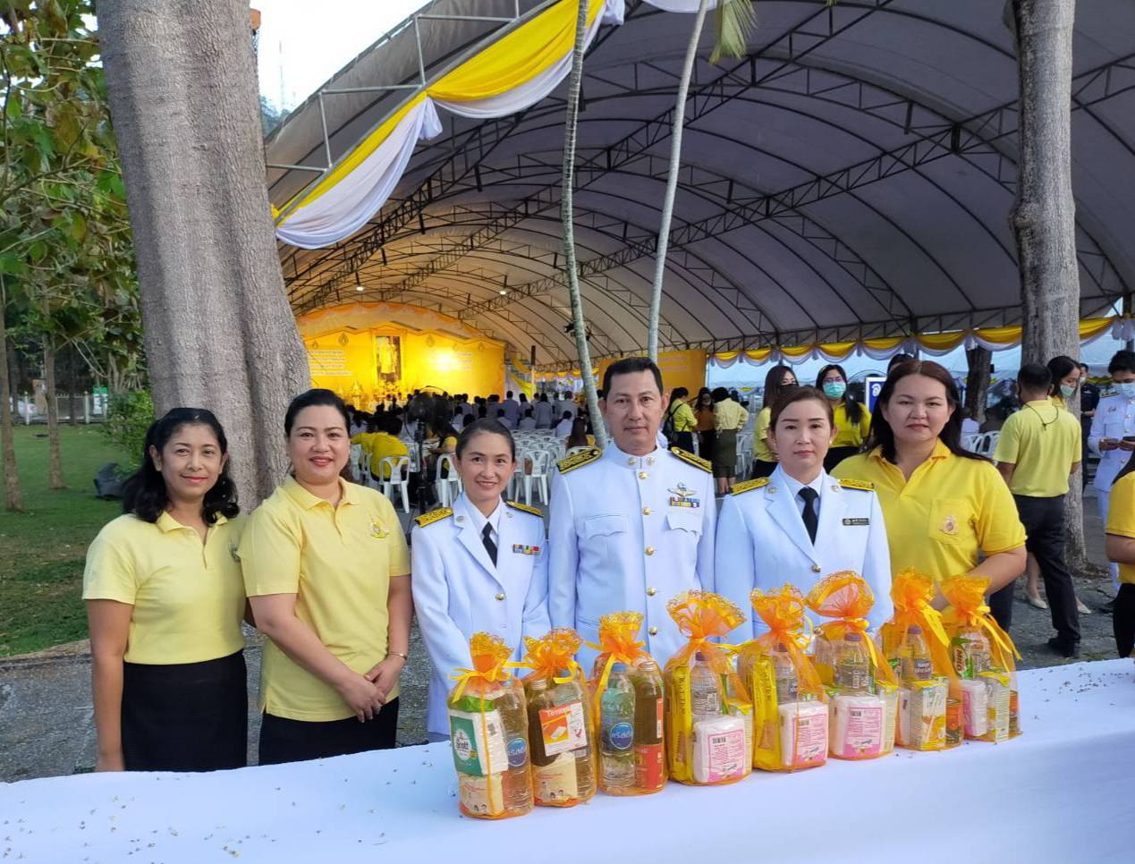กปภ.สาขาภูเก็ต เข้าร่วมพิธีทำบุญตักบาตร เพื่อถวายเป็นพระราชกุศลเนื่องในวันคล้ายวันพระราชสมภพพระบาทสมเด็จพระบรมชนกาธิเบศร มหาภูมิพลอดุลยเดชมหาราช บรมนาถบพิตร วันชาติ และวันพ่อแห่งชาติ 5 ธันวาคม 2563
