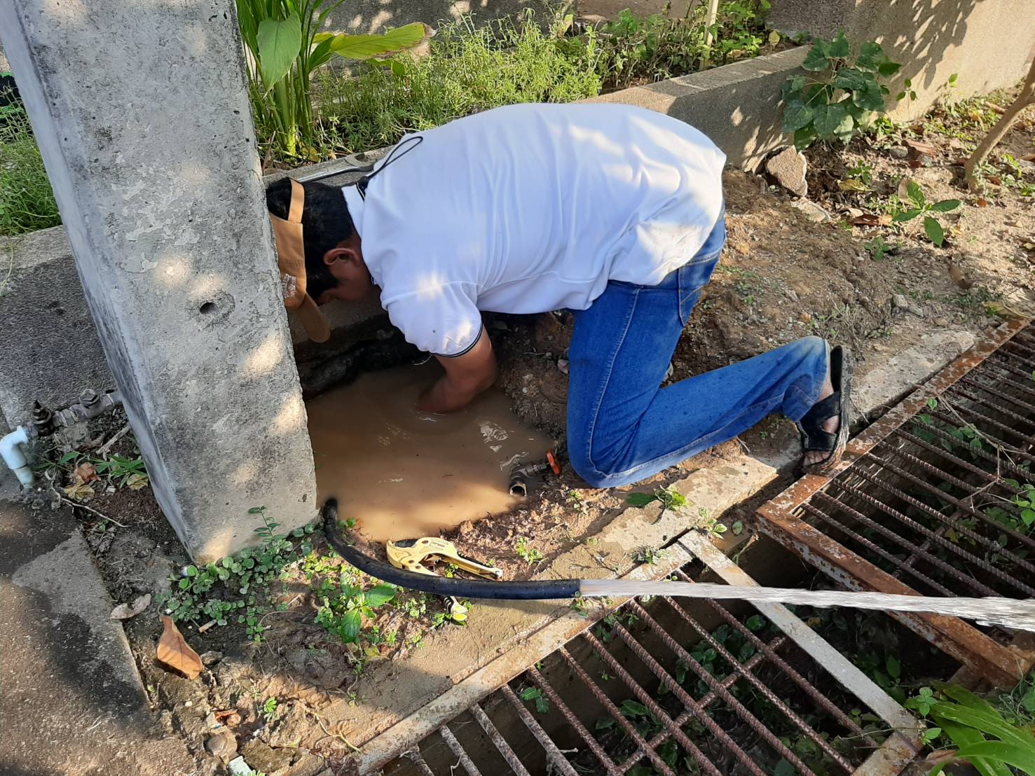 กปภ.สาขากำแพงเพชร ส่งมอบความสุขส่งท้ายปี บริการตรวจเยี่ยมผู้ใช้น้ำในพื้นที่ พร้อมตรวจเช็คระบบท่อน้ำประปาโดยไม่คิดค่าแรงและให้คำแนะนำเบื้องต้นเกี่ยวกับการดูแลท่อประปาภายในและภายนอกบ้าน