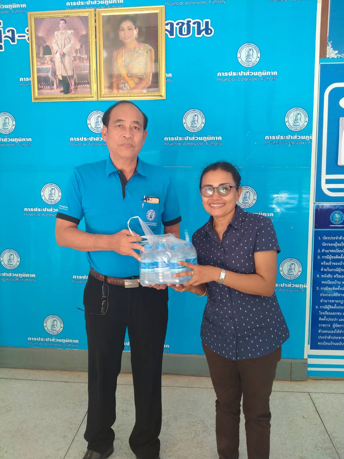 กปภ.สาขาจันดี มอบน้ำดื่มบรรจุขวดตราสัญลักษณ์