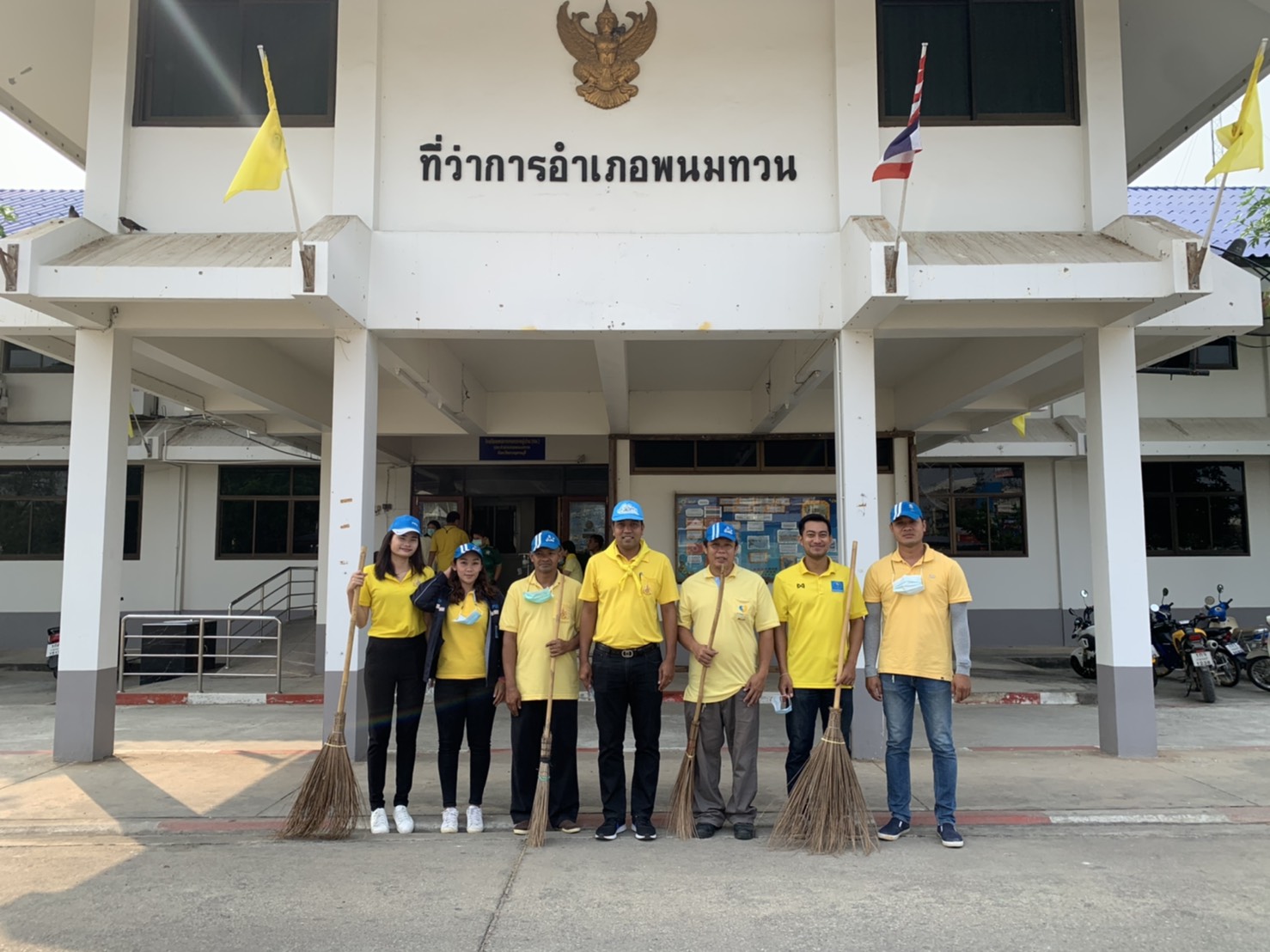 กปภ.สาขาพนมทวน ร่วมกิจกรรมจิตอาสาปรับปรุงภูมิทัศน์และทำความสะอาด ณ หน้าที่ว่าการอำเภอพนมทวน