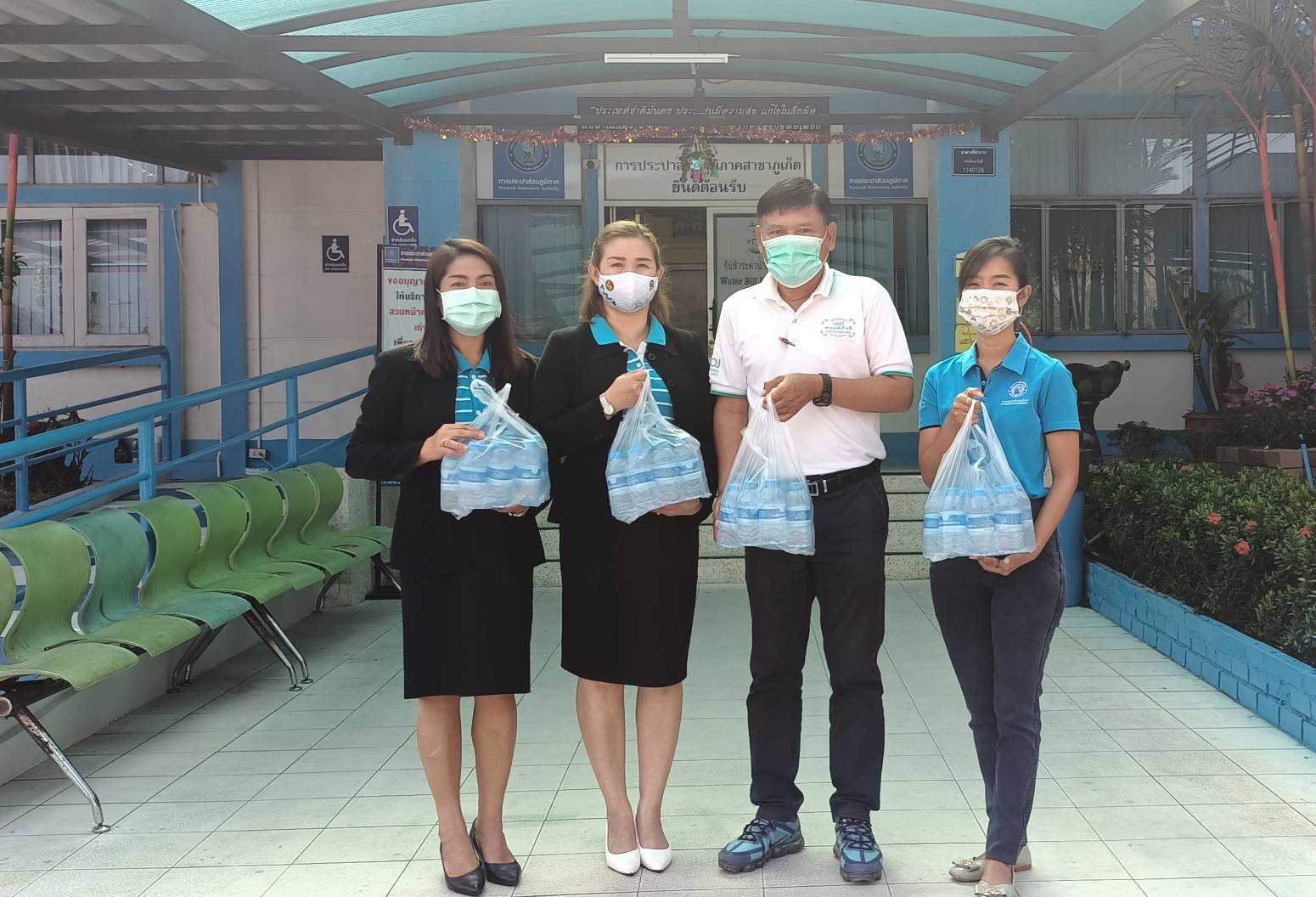 กปภ.สาขาภูเก็ต มอบน้ำดื่มบรรจุขวดตราสัญลักษณ์ กปภ. จำนวน 200 ขวด ให้กับสมาคมกีฬาจังหวัดภูเก็ต