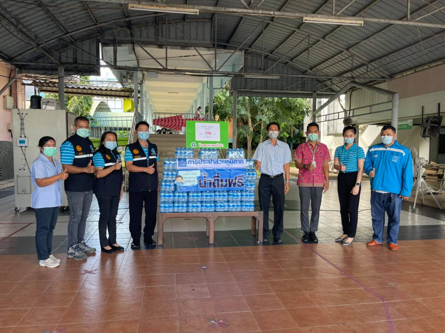 การประปาส่วนภูมิภาคสาขาตะกั่วป่า มอบน้ำดื่มบรรจุขวดตราสัญลักษณ์ กปภ. ร่วมใจต้านภัย COVID-19