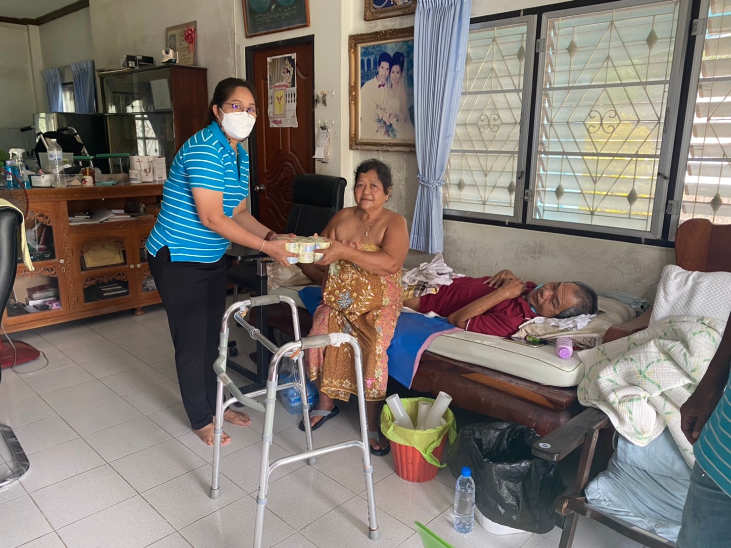 การประปาส่วนภูมิภาคสาขาชุมพร ลงพื้นที่ ลูกแลลูกค้าสูงอายุและผู้ป่วยติดเตียง