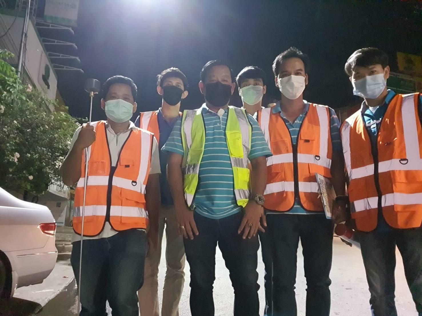 กปภ.สาขากำแพงเพชร ออกสำรวจหาท่อแตกรั่ว ALC  DMA08 ถนนราชดำเนินขวา เนื่องจากน้ำสูญเสียสูง (ตลาดศูนย์การค้า ) พบจุดรั่ว 13 จุด มีแผนดำเนินการต่อเนื่อง