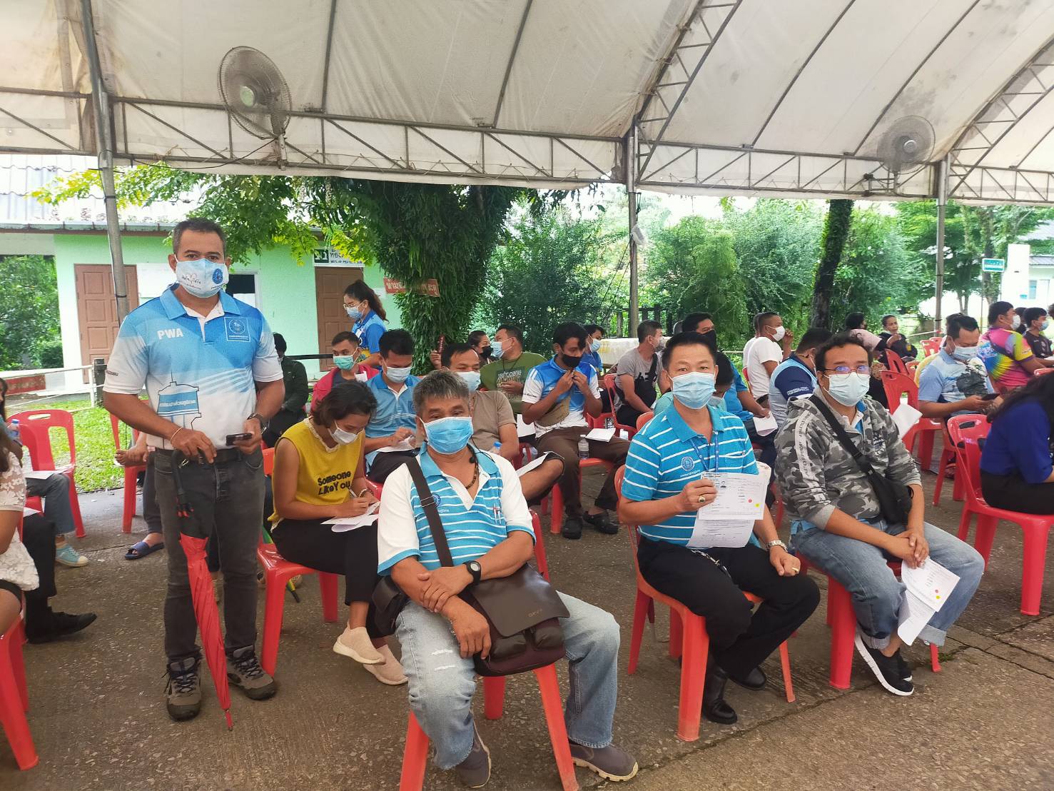 ผู้จัดการ กปภ.สาขาตะกั่วป่า นำทีมพนักงาน เข้ารับบริการฉีดวัคซีนโควิด -19 โด๊สแรก ครบ 100% ทุกคน