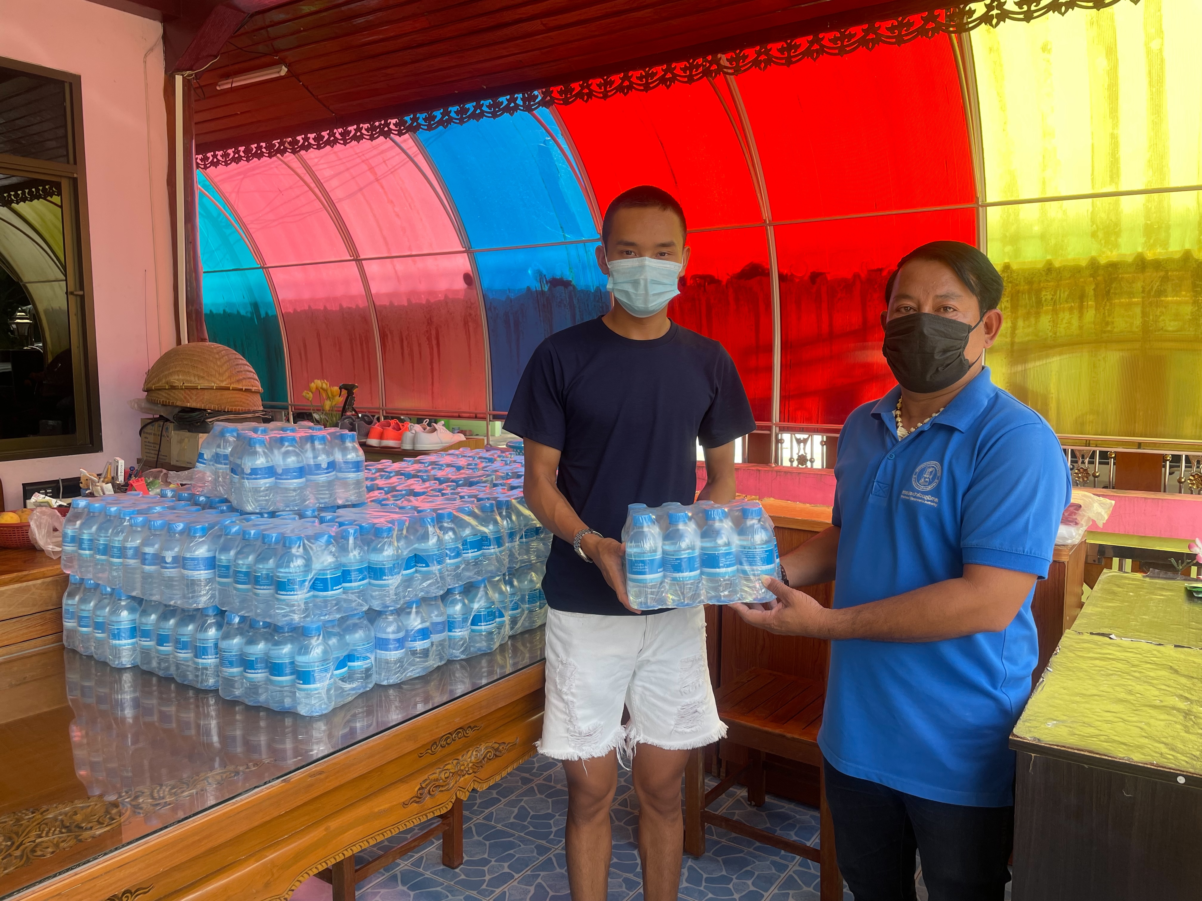 กปภ.สาขากำแพงเพชร ส่งความห่วงใย มอบน้ำดื่มบรรจุขวด เพื่อบรรเทาทุกข์แก่ผู้ที่ถูกกักตัว