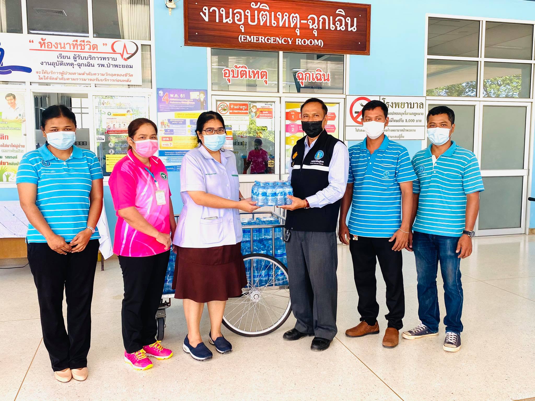 กปภ.สาขาชะอวด มอบน้ำดื่มบรรจุขวดตราสัญลักษณ์ กปภ.