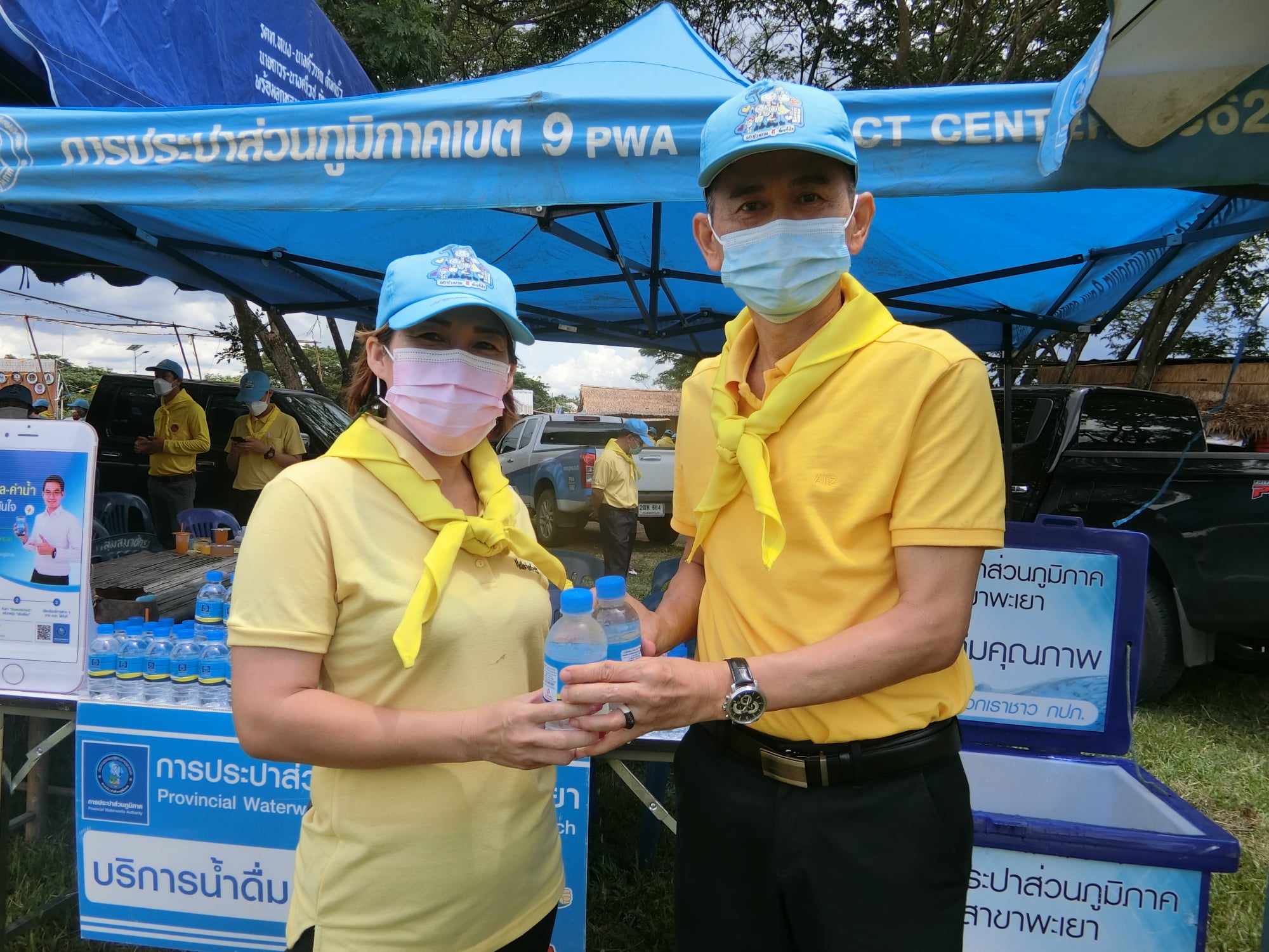 การประปาส่วนภูมิภาคสาขาพะเยา ร่วมแจกน้ำดื่มและอาหารว่าง กิจกรรม จิตอาสาพัฒนาปรับปรุงภูมิทัศน์ ทำความสะอาดลำน้ำ คูคลอง เนื่องในโอกาสวันเฉลิมพระชนมพรรษาพระบาทสมเด็จพระเจ้าอยู่หัว 28 กรกฎาคม 2564