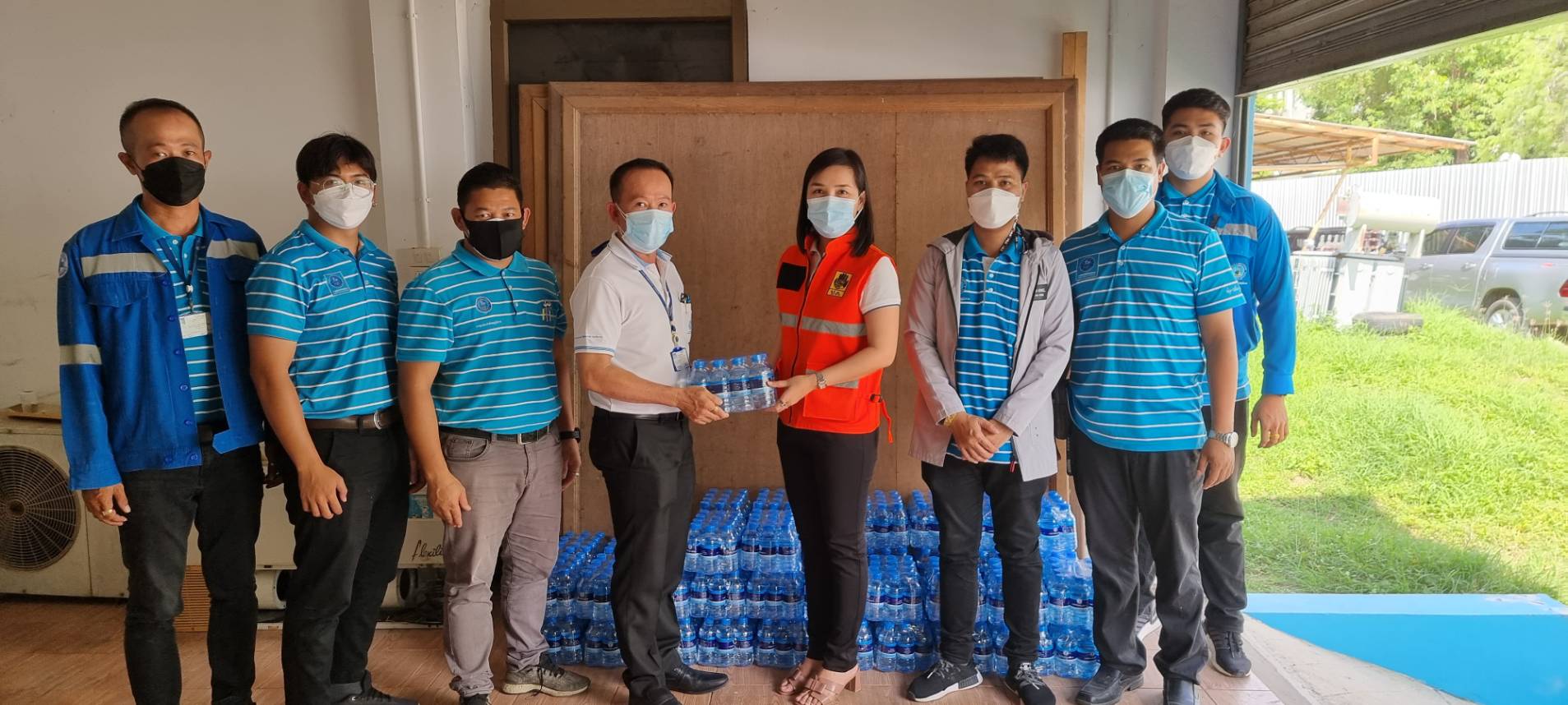 การประปาส่วนภูมิภาคสาขาพระนครศรีอยุธยา(พ) ได้นำน้ำดื่มบรรจุขวดตราสัญลักษณ์ กปภ. มอบให้แก่ผู้ว่าราชการจังหวัดพระนครศรีอยุธยา
