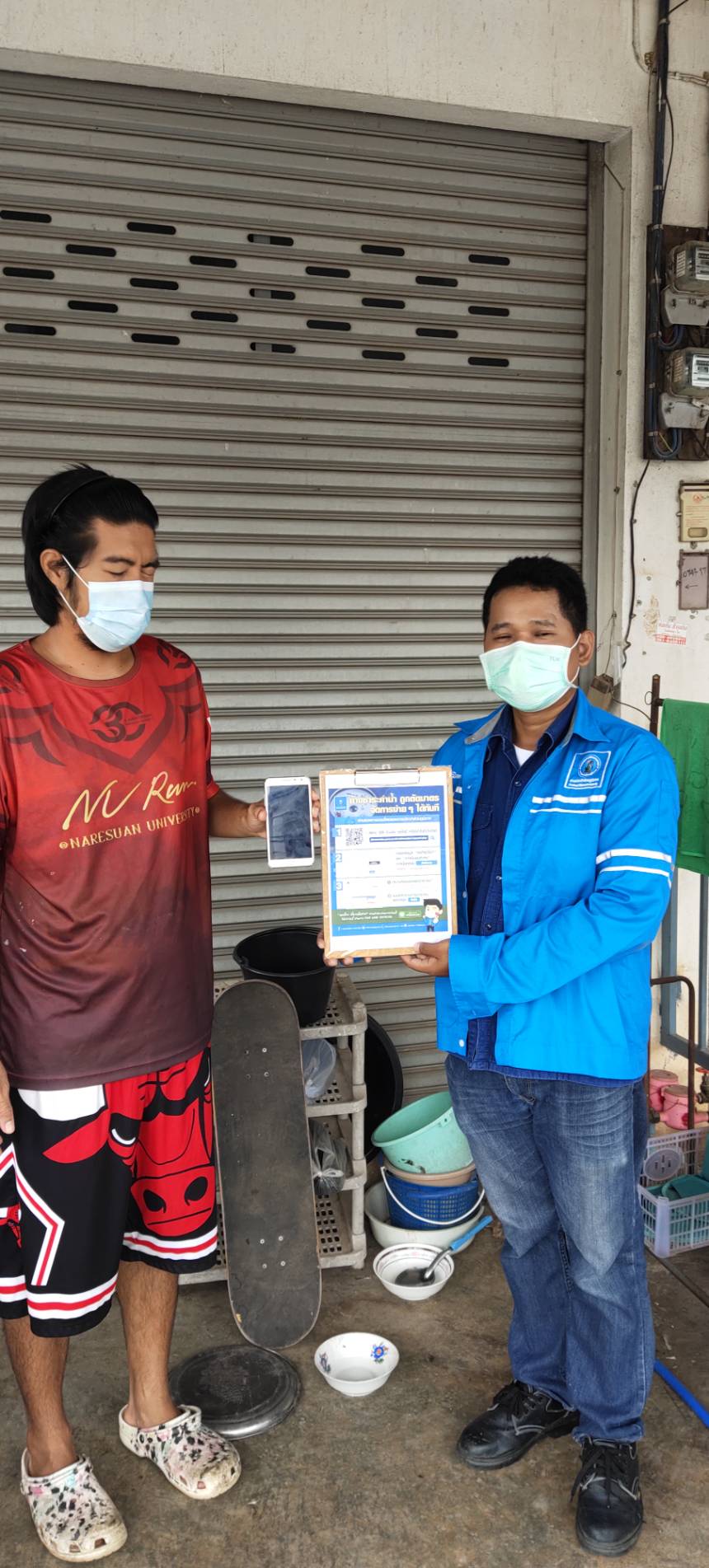 กปภ.สาขากำแพงเพชร ส่งมิสเตอร์ประปาเคาะประตูบ้านลูกค้า "งดเสี่ยง เลี่ยงเดินทาง "ให้คำแนะนำจ่ายค่าประสานมาตร ผ่านช่องทางออนไลน์ของ กปภ.