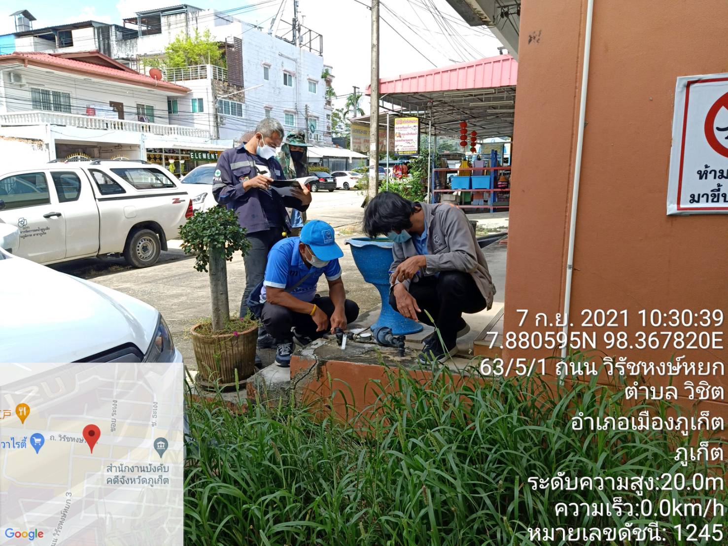 กปภ.สาขาภูเก็ต ลงพื้นที่ บริเวณหมู่บ้านอนุภาษมโนรมย์  ต.วิชิต อ.เมืองภูเก็ต จ.ภูเก็ต เพื่อตรวจวัดแรงดันน้ำที่เหมาะสมตามมาตรฐานการให้บริการของกปภ .