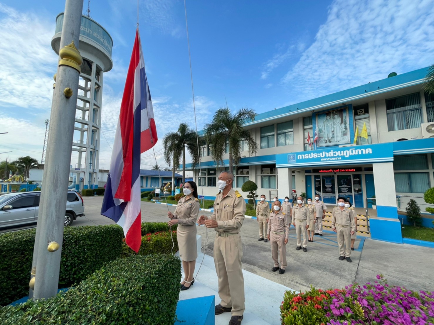 กปภ.สาขาสามพราน ร่วมจัดกิจกรรมเคารพธงชาติไทยและร้องเพลงชาติไทย เนื่องในวันพระราชทานธงชาติไทย ในวันที่ 28 ก.ย.2564 เวลา 08.00 น.