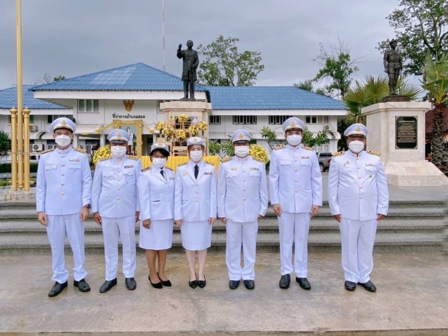 กปภ.สาขาฮอด เข้าร่วมพิธีวางพวงมาลา เนื่องในวันคล้ายวันสวรรคตพระบาทสมเด็จพระบรมชนกาธิเบศร มหาภูมิพลอดุลยเดชมหาราช บรมนาถบพิตร ๑๓ ตุลาคม ๒๕๖๔