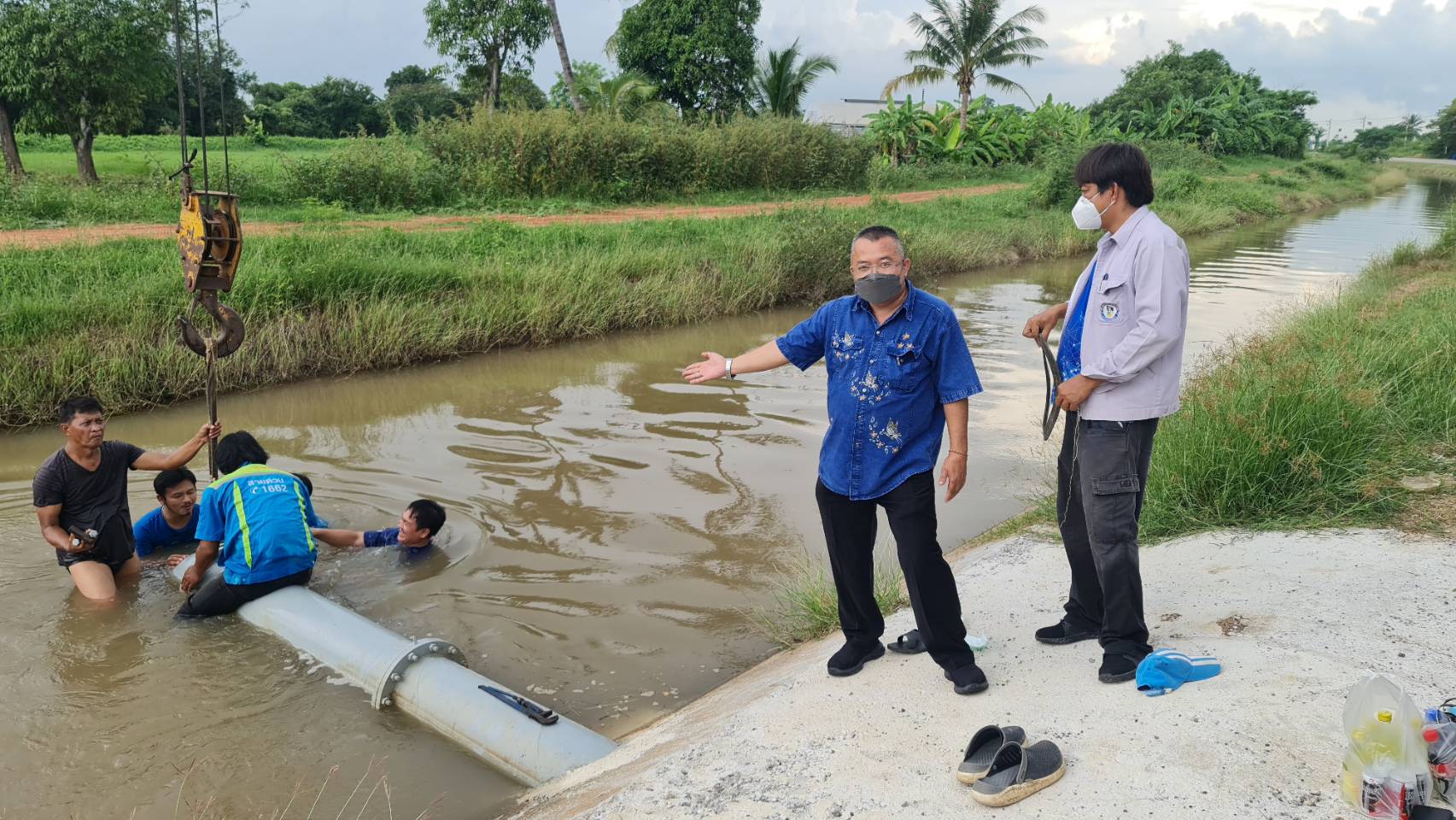 ผจก.กปภ.สาขาสมุทรสาคร ลงพื้นที่กำกับดูแลการซ่อมเครื่องสูบน้ำดิบคลองชลประทาน และแรงต่ำ