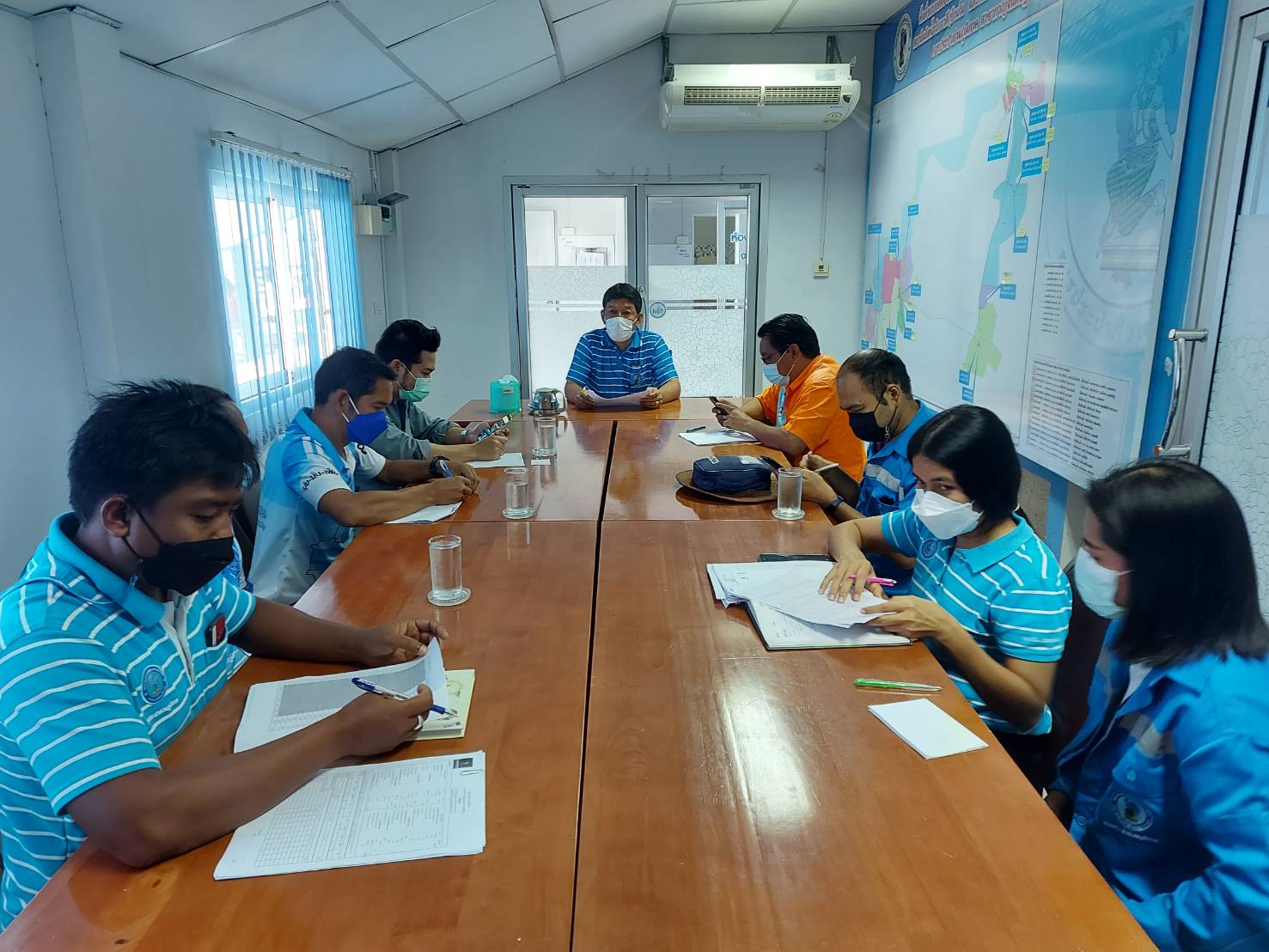 วันพฤหัสบดีที่ 4 พฤศจิกายน 2564 การประปาส่วนภูมิภาคสาขากาญจนดิษฐ์ โดยนายสุรพงศ์ สมหวัง ผู้จัดการ กปภ.สาขากาญจนดิษฐ์ พร้อมหัวหน้างานและคณะทำงานลดน้ำสูญเสีย ร่วมกับทีมงานกองระบบจำหน่าย กปภ.เขต 4 ร่วมประชุมหารือวางแผน ปัญหาอุปสรรคในการลดปริมาณน้ำสูญเสียในระบบจำหน่ายของสาขาพร้อมลงพื้นที่ .ในการตรวจสอบระบบ DMA ในพื้นที่การให้บริการของ กปภ.สาขากาญจนดิษฐ์