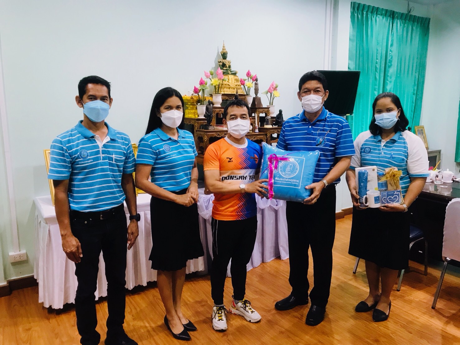 ในวันศุกร์ที่ 5 พฤศจิกายน 2564 การประปาส่วนภูมิภาคสาขากาญจนดิษฐ์ โดยนายสุรพงศ์ สมหวัง ผู้จัดการ กปภ.สาขากาญจนดิษฐ์ พร้อมหัวหน้างานและพนักงานในสังกัดได้เข้าพบ นายจักรกฤษณ์ ฝั่งชลจิตร์ นายอำเภอดอนสัก จังหวัดสุราษฎร์ธานี เพื่อรายงานตัว เนื่องในโอกาสได้รับการแต่งตั้งให้ดำรงตำแหน่งผู้จัดการการประปาส่วนภูมิภาคสาขากาญจนดิษฐ์ ทั้งนี้ขอความสนับสนุนการปฏิบัติงานในตำแหน่งผู้จัดการการประปาส่วนภูมิภาคสาขากาญจนดิษฐ์ การบริหารจัดการ การมีส่วนร่วมในการพัฒนาพื้นที่ การให้บริการ ของการประปาส่วนภูมิภาคสาขากาญจนดิษฐ์ต่อไป