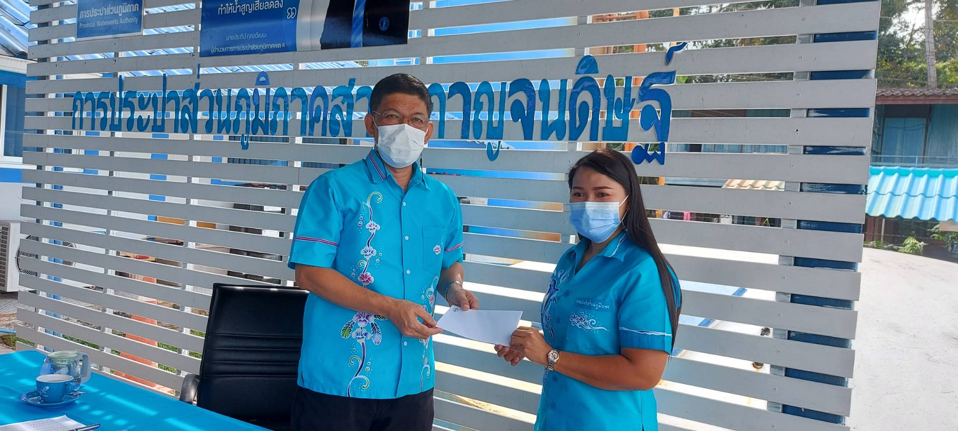 วันอังคาร ที่ 21 ธันวาคม 2564 การประปาส่วนภูมิภาคสาขากาญจนดิษฐ์ โดยนายสุรพงศ์ สมหวัง ผู้จัดการ กปภ.สาขากาญจนดิษฐ์ พร้อมหัวหน้างานและพนักงานในสังกัด จัดกิจกรรมคัดเลือกดาวเด่น ประจำไตรมาสที่ 1/65 จากการลงคะแนนของเพื่อนพนักงานด้วยกัน ซึ่งในการคัดเลือกดาวเด่นประจำไตรมาส 1/65 ได้แก่ นางสาวอรวรรณ พรหมศร ตำแหน่งนักบัญชี 7