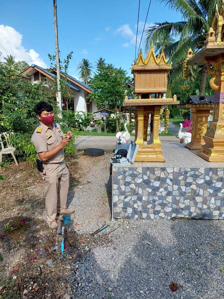 วันจันทร์ที่ 28 กุมภาพันธ์ 2565 นายสุรพงศ์ สมหวัง ผจก.กปภ.สาขากาญจนดิษฐ์ มอบหมายให้พนักงานในสายงานผลิต ออกพื้นที่ตรวจสอบคุณภาพน้ำประปา โดยการตรวจวัดค่าคลอรีน ค่าความขุ่นในน้ำประปาณ ณ ปีอมตำรวจนาตรอก และบ้านไร่หลวง ตำบลกะแดะ อำเภอกาญจนดิษฐ์ จังหวัดสุราษฎร์ธานี โดยเป็นการตรวจสอบและควบคุมคุณภาพน้ำประปาในระบบจ่าย ตามโครงการจัดการน้ำสะอาด (WSP) ตามจุดควบคุมตรวจสอบตามแผนที่กำหนด ผลการตรวจสอบคุณภาพน้ำเป็นไปตามเกณฑ์มาตรฐาน กปภ.