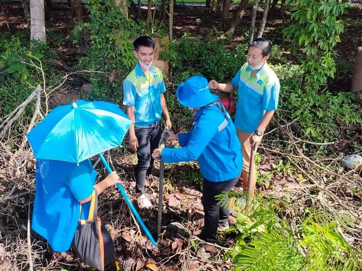วันจันทร์ที่ 28 กุมภาพันธ์ 2565 การประปาส่วนภูมิภาคสาขากาญจนดิษฐ์ ภายใต้การบริหารงานโดย นายสุรพงศ์ สมหวัง ผู้จัดการการประปาส่วนภูมิภาคสาขากาญจนดิษฐ์ มอบหมายคณะกรรมการลดน้ำสูญเสียด้านกายภาพ ลงพื้นที่สำรวจ หาท่อแตกท่อรั่ว บริเวณพื้นที่ บ้านทับท้อน เขาแก้ว และ อบต.ทุ่งกง อำเภอกาญจนดิษฐ์ จังหวัดสุราษฎร์ธานี เพื่อลดน้ำสูญเสียในระบบจำหน่ายและเพิ่มแรงดันในเส้นท่อ เป็นการให้บริการน้ำประปาอย่างเต็มประสิทธิภาพตามมาตรฐานของ กปภ.