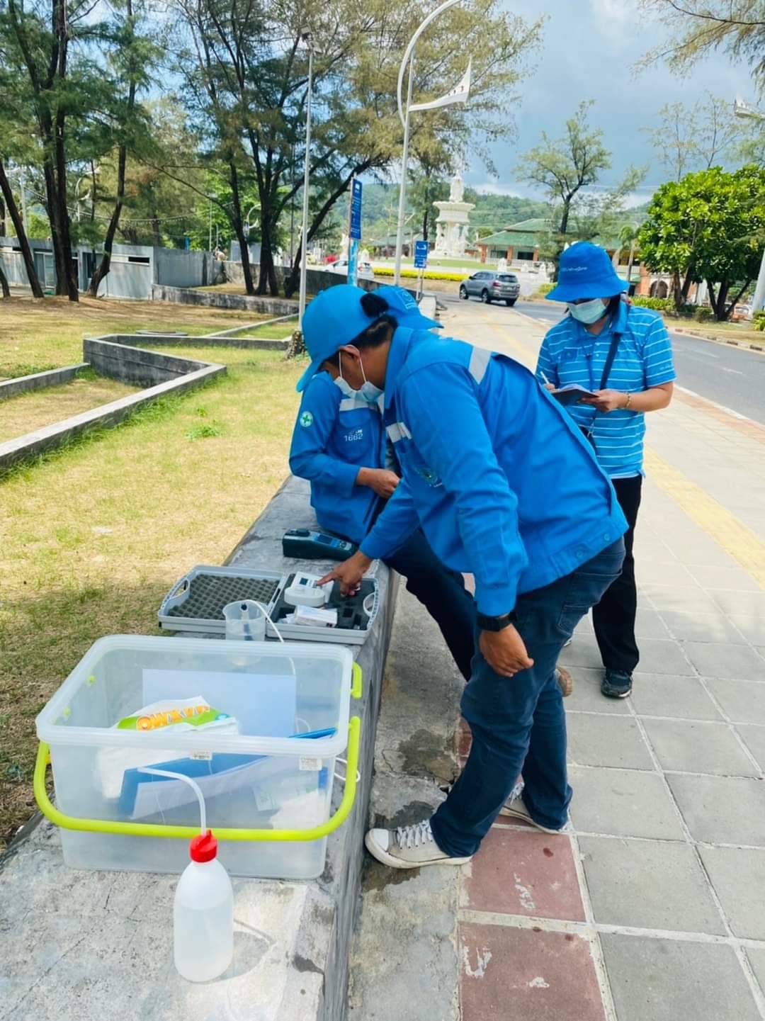 กปภ.สาขาภูเก็ต ร่วมกับงานควบคุมคุณภาพน้ำ 2 การประปาส่วนภูมิภาคเขต 4 เข้าเก็บตัวอย่างน้ำและทดสอบคุณภาพน้ำบริเวณพื้นที่ ต.กะรน ต.กะตะ ต.ฉลอง ต.ราไวย์ อ.เมืองภูเก็ต จ.ภูเก็ต