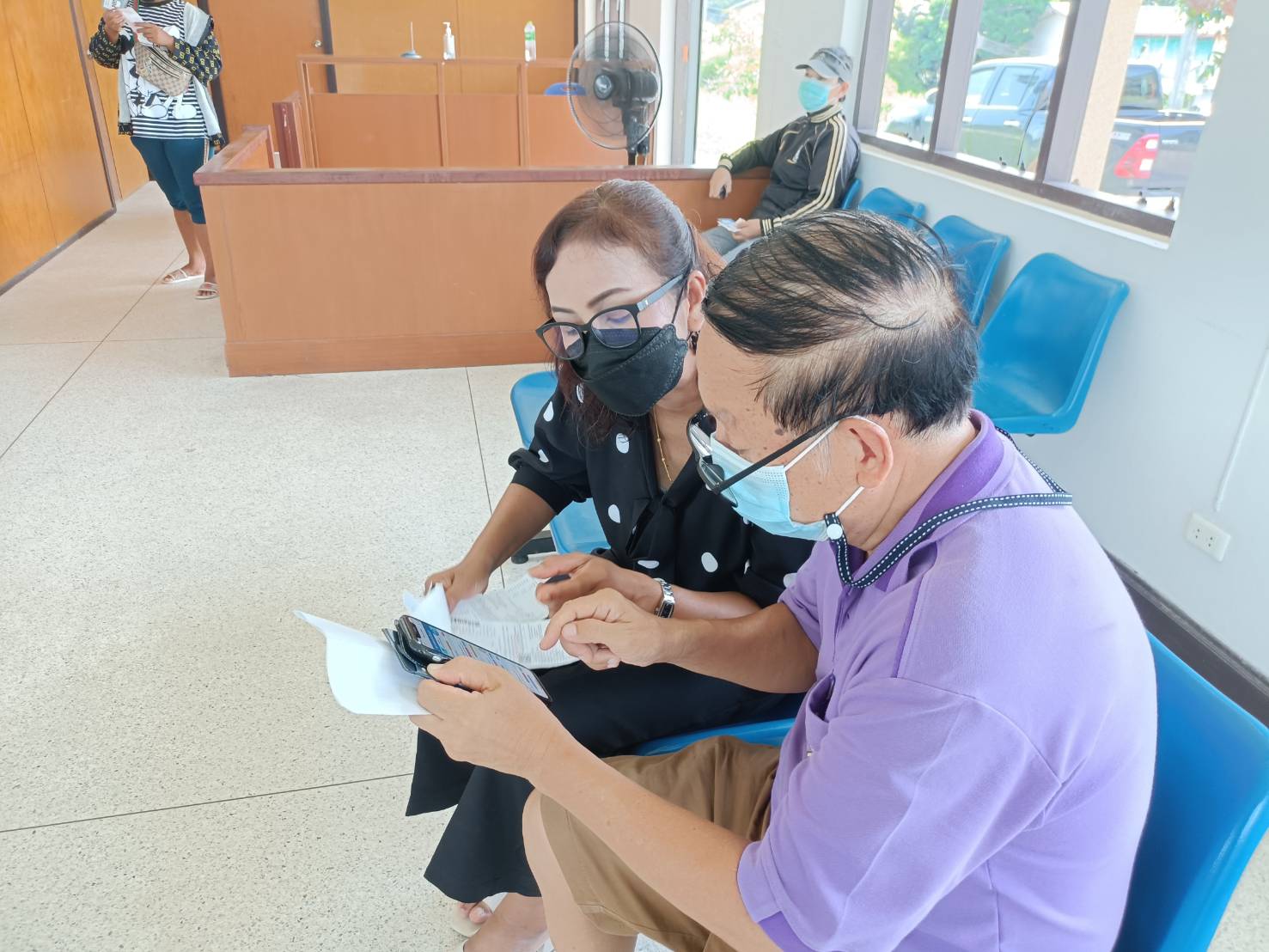 การประปาส่วนภูมิภาคสาขากาญจนดิษฐ์ ภายใต้การบริหารของนายสุรพงศ์ สมหวัง ผู้จัดการการประปาส่วนภูมิภาคสาขากาญจนดิษฐ์ มอบหมายงานจัดเก็บรายได้พร้อมพนักงานในสังกัดให้การแนะนำการใช้ PWA Mobile Application" จะจ่าย จะแจ้ง แอปเดียวจบ! ดาวน์โหลดฟรีไม่มีค่าใช้จ่าย แอปพลิเคชั่นเพื่ออำนวยความสะดวกให้แก่ผู้ใช้น้ำของ กปภ....