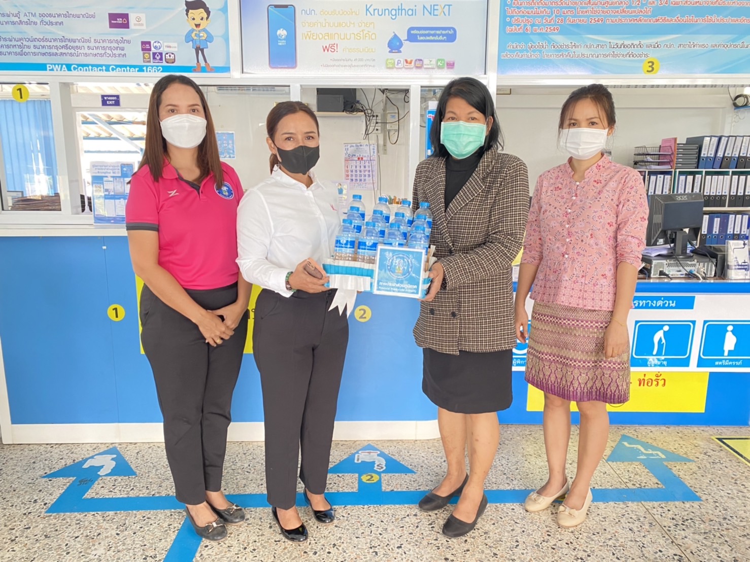 การประปาส่วนภูมิภาคสาขาไชยา มอบน้ำดื่มบรรจุขวดตราสัญลักษณ์ กปภ. จำนวน 420 ขวด ให้แก่ องค์การบริหารส่วนจังหวัดสุราษฎร์ธานี