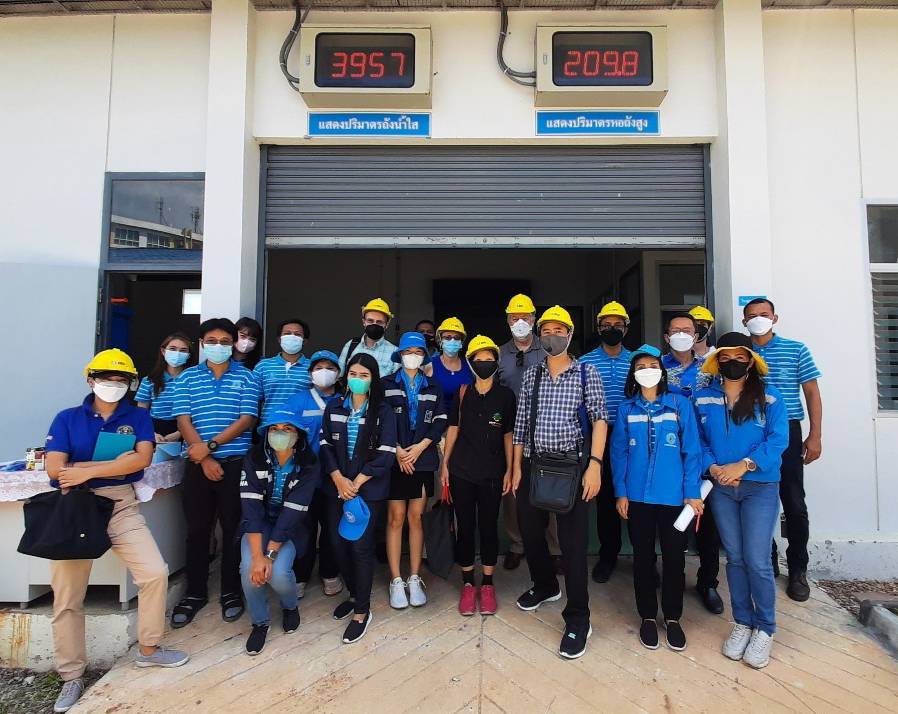 กปภ.สาขาภูเก็ต นำคณะผู้แทนจาก Wise และสภาน้ำแห่งเมืองมิลวอกี เข้าเยี่ยมชมระบบบำบัดน้ำเสียของเทศบาลเมืองป่าตอง พร้อมดูกระบวนการผลิตน้ำประปาที่สถานีผลิตน้ำคลองกะทะ แหล่งน้ำดิบคลองกะทะ และระบบผลิตน้ำประปาจากบริษัท ซุปเปอร์ วอเตอร์ จำกัด