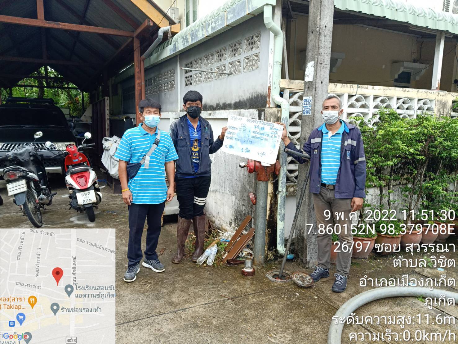 กปภ.สาขาภูเก็ต ลงพื้นที่บริเวณซอยสุวรรณา ถ.ศักดิเดช ต.วิชิต ดำเนินการเปิดบ้างระบายตะกอนในเส้นท่อจ่ายน้ำ (Blow off)