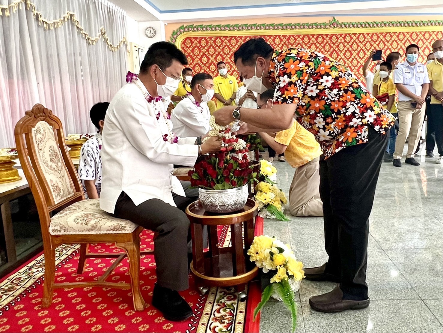 กปภ.สาขาสมุทรสงคราม เข้าร่วมพิธีสระน้ำพระและรดน้ำขอพรผู้ว่าราชการจังหวัดสมุทรสงคราม เนื่องในเทศกาลสงกรานต์ หรือวันขึ้นปีใหม่ไทย
