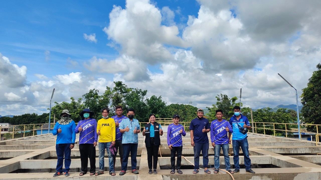 กปภ.สาขากาญจนบุรี ล้างถังตกตะกอนโรงกรองน้ำ ประจำเดือน พฤษภาคม 2565