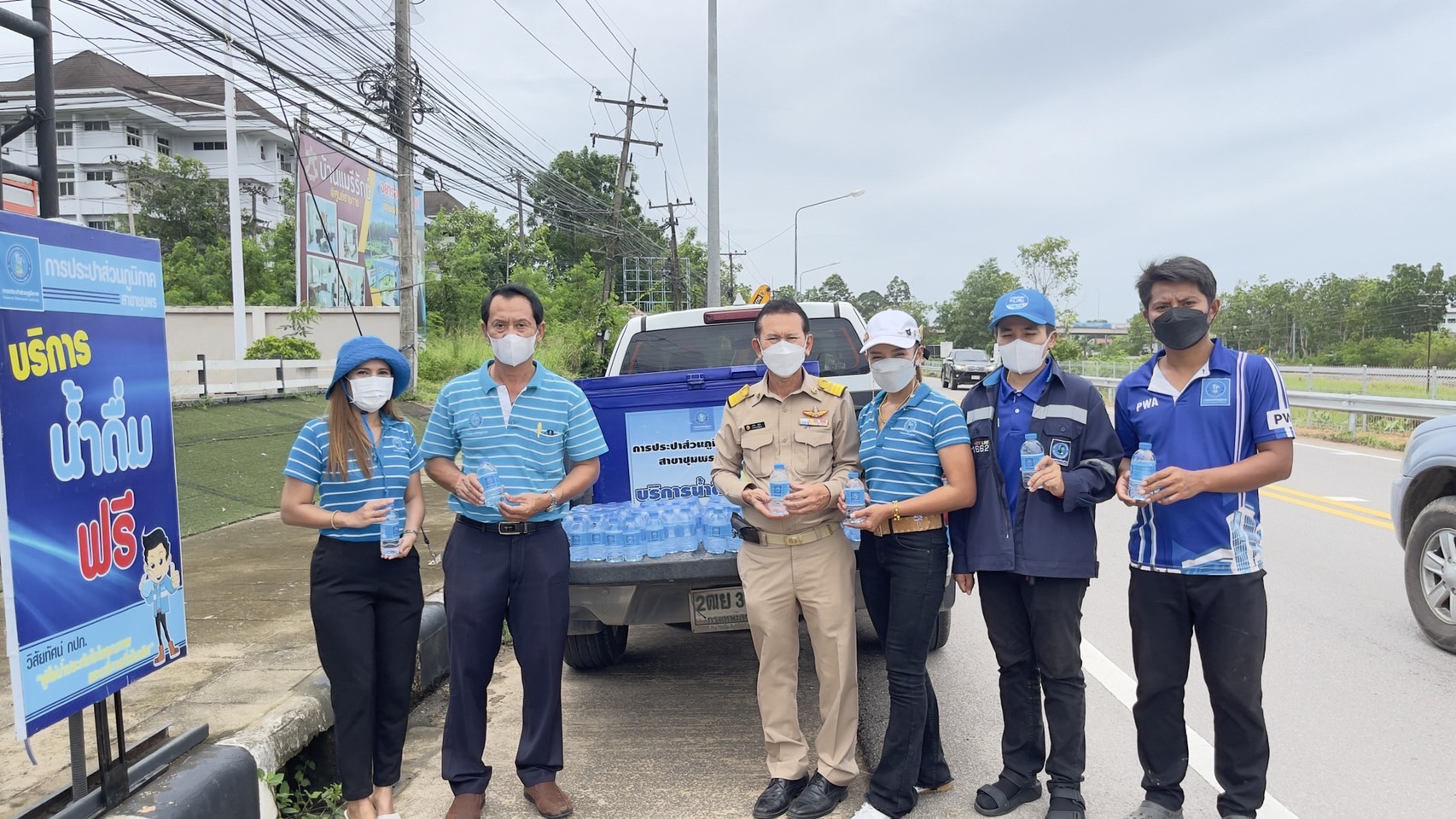 การประปาส่วนภูมิภาคสาขาชุมพร สนับสนุนน้ำดื่มบรรจุขวดตราสัญลักษณ์ ในกิจกรรม"รวมใจไทย ปลูกต้นไม้ เพื่อแผ่นดิน" จังหวัดชุมพร เนื่องในวันต้นไม้ประจำปีของชาติ พ.ศ.2565