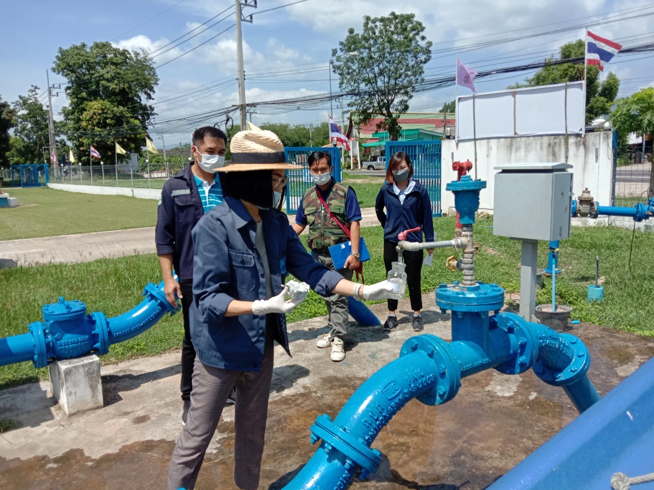 การประปาส่วนภูมิภาคสาขาฮอด ร่วมกับสาธารณสุขอำเภอฮอด เก็บตัวอย่างน้ำส่งตรวจสอบคุณภาพ ตามโครงการ Water is life